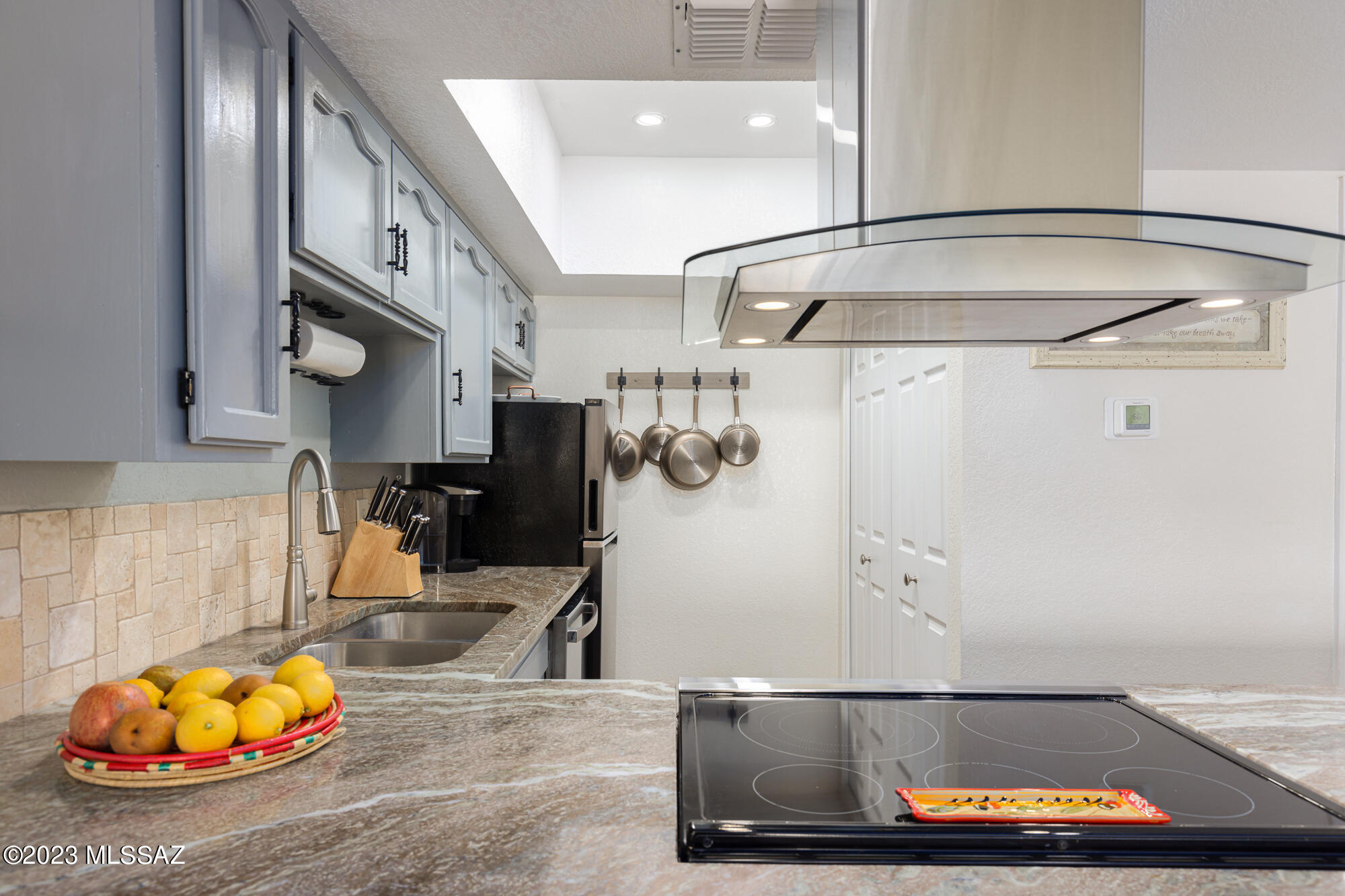 Twelve Hundred River Rd Condos - Residential