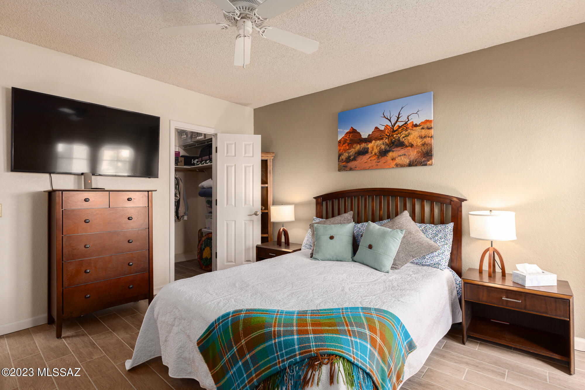 Twelve Hundred River Rd Condos - Residential