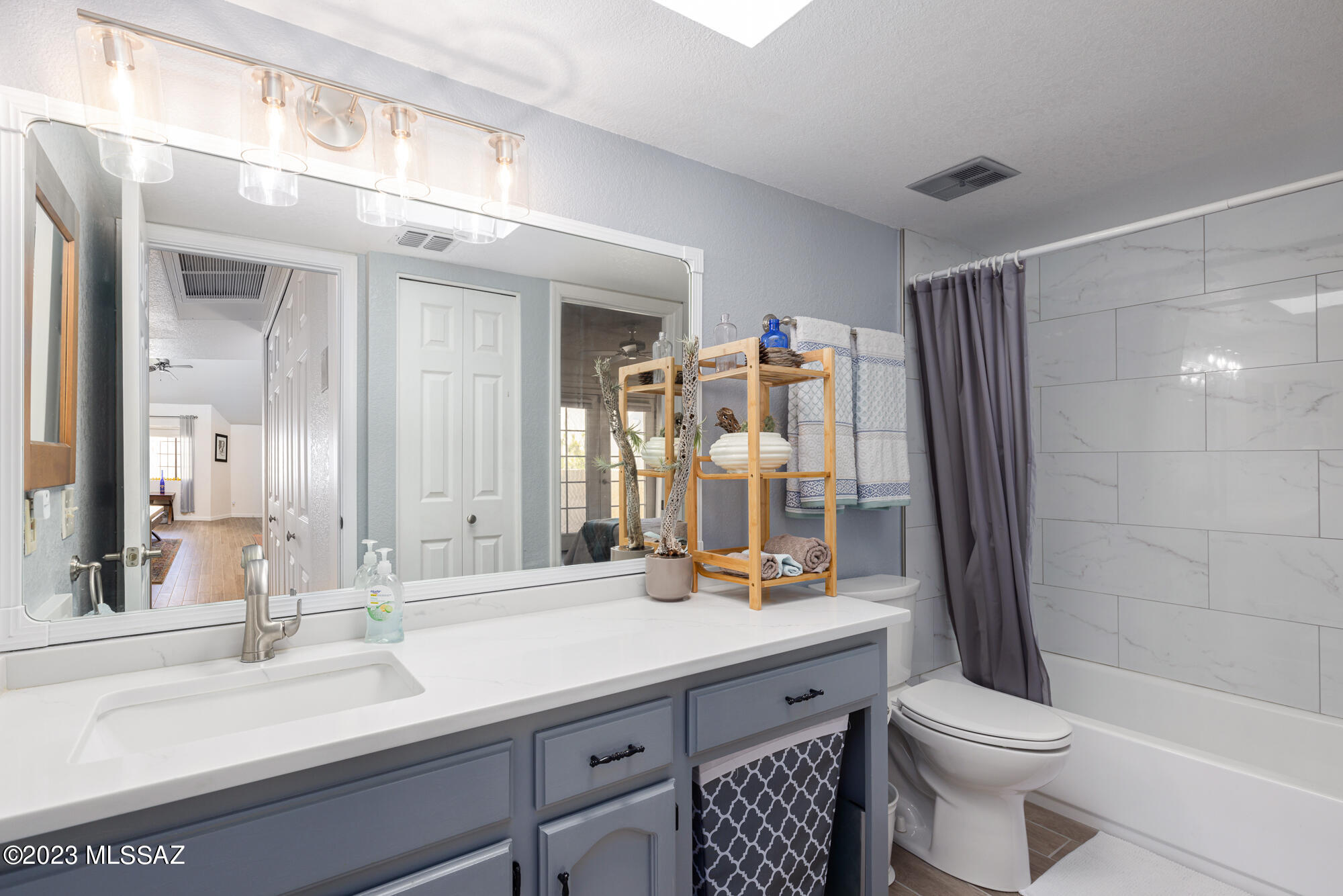 Twelve Hundred River Rd Condos - Residential