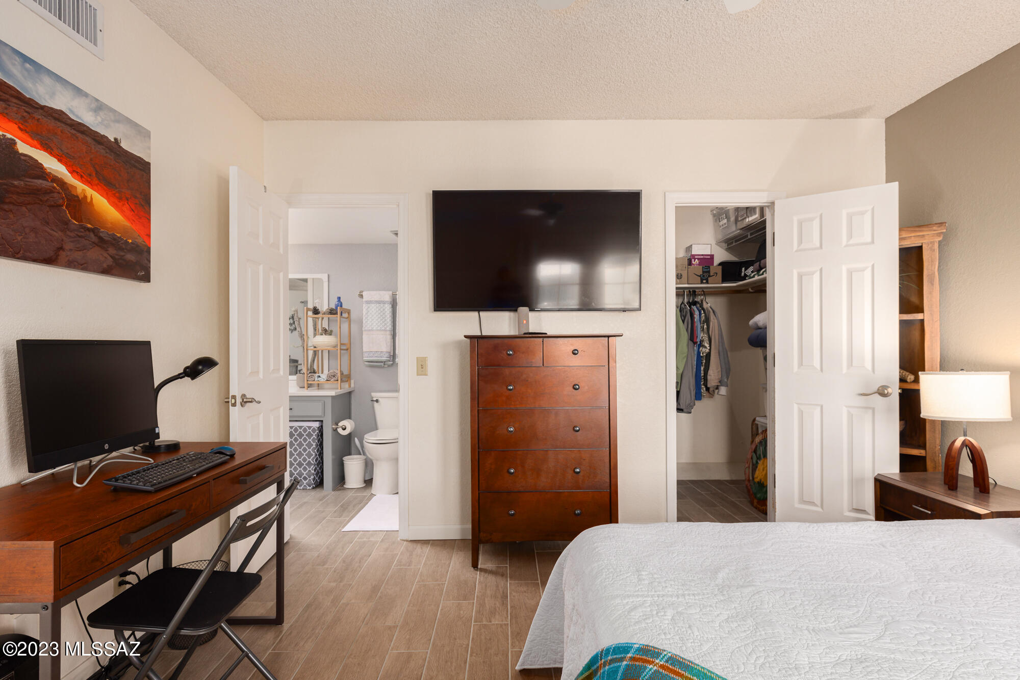 Twelve Hundred River Rd Condos - Residential