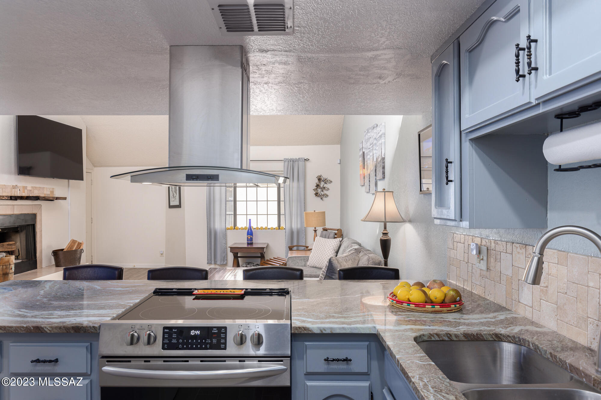 Twelve Hundred River Rd Condos - Residential