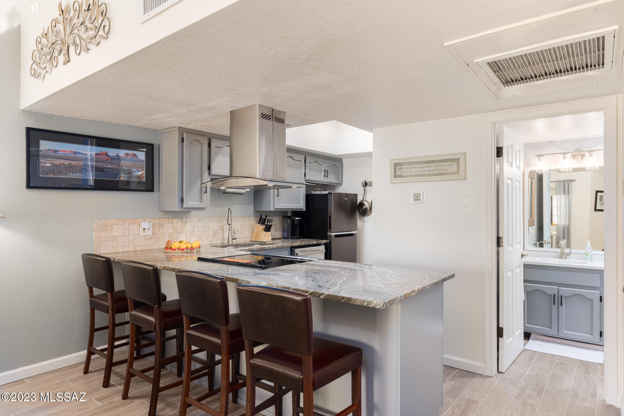 Twelve Hundred River Rd Condos - Residential