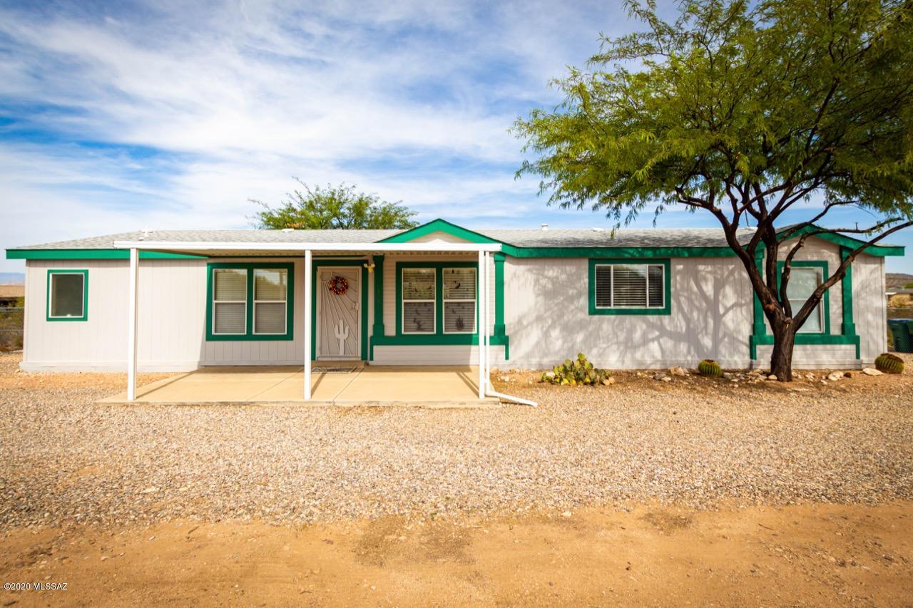 Absolutely Charming home on an over-sized lot w/amazing Mountain Views. Circular driveway, natural desert landscape, & front porch landscape. Welcoming palette, vaulted ceilings, plant shelves, ceiling fans, plush carpet, & built-in decorative shelves. Center kitchen island, stylish counters, breakfast bar, & plenty of wood cabinets.  Formal dining area, window blinds, & updated lighting. Newer  AC. Grand master retreat boasts a sitting area, private en suite, & walk-in closet. Plush carpet in all bedrooms, tiled counters, tiled floors, & interior laundry room. Enjoy the backyard hot tub, covered patio, & room for all your toys!  Vast Mountain Views!