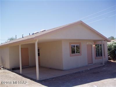 UNIQUE RENTAL PROPERTY -2 SEPARATE HOUSES ON ONE LOT. METERED SEPARATELY. IDENTICAL 1254 SF, 4 BEDROOM,2 BATH FLOOR PLANS WITH CARPORTS AND INDIVIDUAL OVERSIZED LAUNDRY ROOMS. GOOD CONDITION. HIGH DEMAND RENTAL AREA. EACH UNIT HAS IT'S OWN ACCESS STREET. UNIT 1 ACCESS OFF OF 6TH AVE. UNIT 2 PRIVATE ACCESS OFF OF ALLEY.
CENTRAL A/C, ENERGY EFFICIENT WINDOWS.
SHOWINGS WITH ACCEPTED OFFER ONLY.