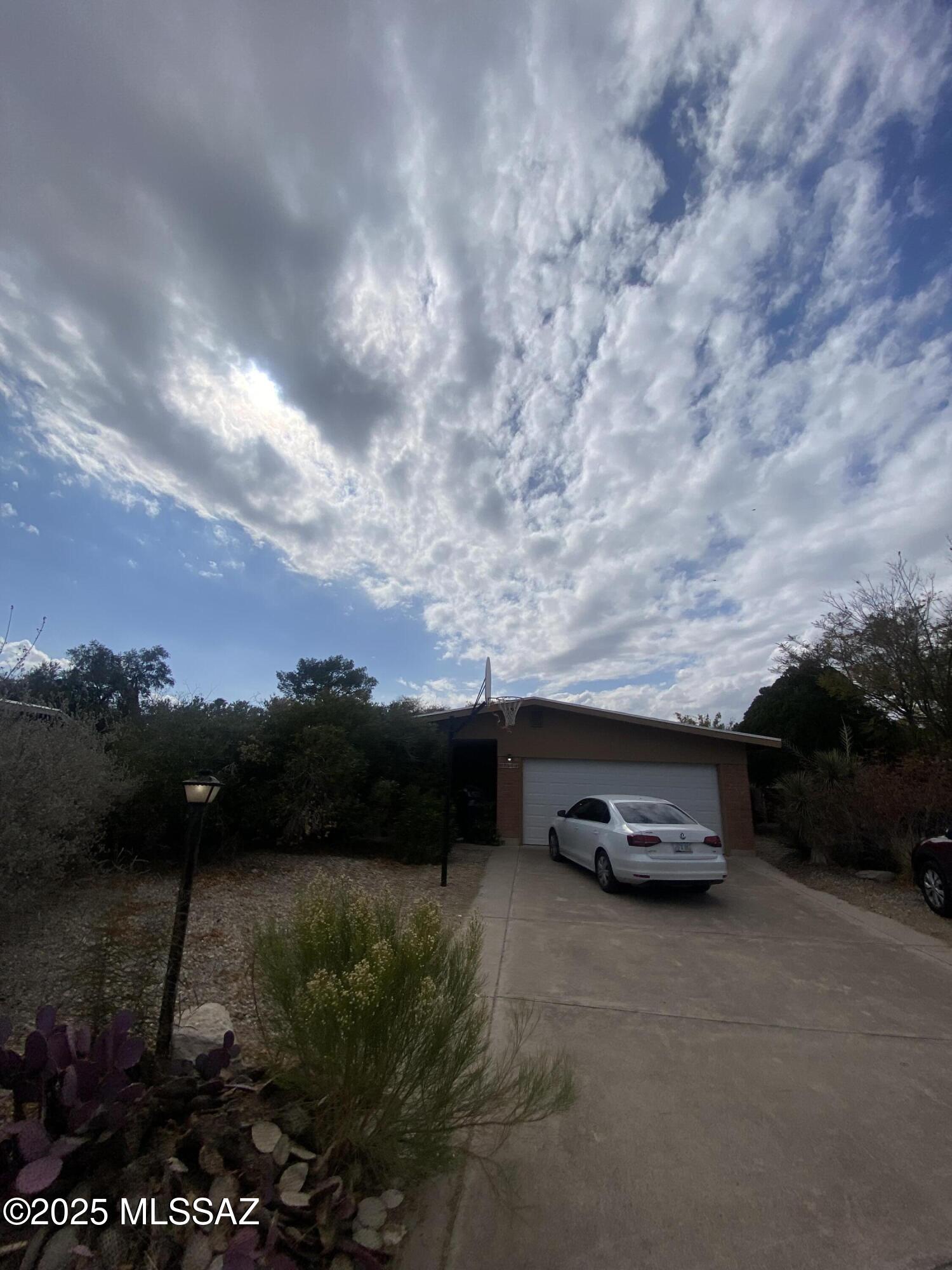 3/2   Brick construction.  Needs quite bit work   Has potential 
End of block in Culdasac.  Does back to City Dump. 
 Large lot  quiet neighborhood.  Nice wide streets and no city lights.