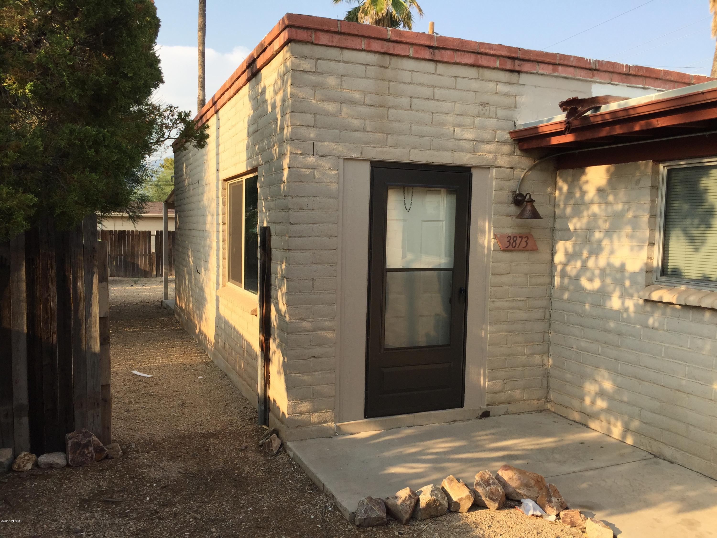 Great 2 bedroom 2 bath unit in a 3 plex. One covered parking spot and one additional. Large yard with great views in prime central location with very close access to bus routes in all directions. Fans throughout and bathrooms newly remodeled. Kitchen has tile countertops and an island as well. Both bedrooms have walk in closets and great storage.