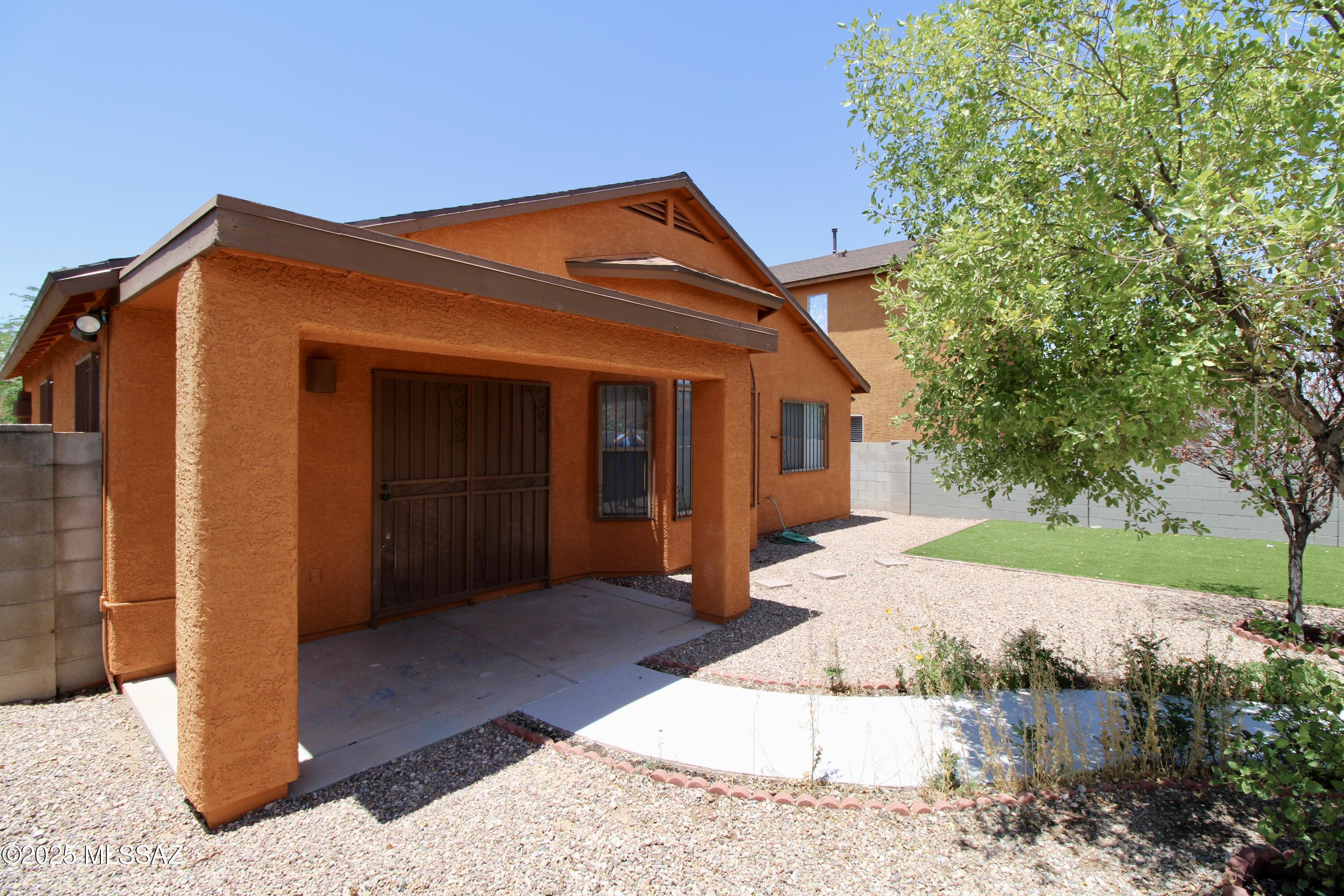Tres Pueblos - Residential Lease