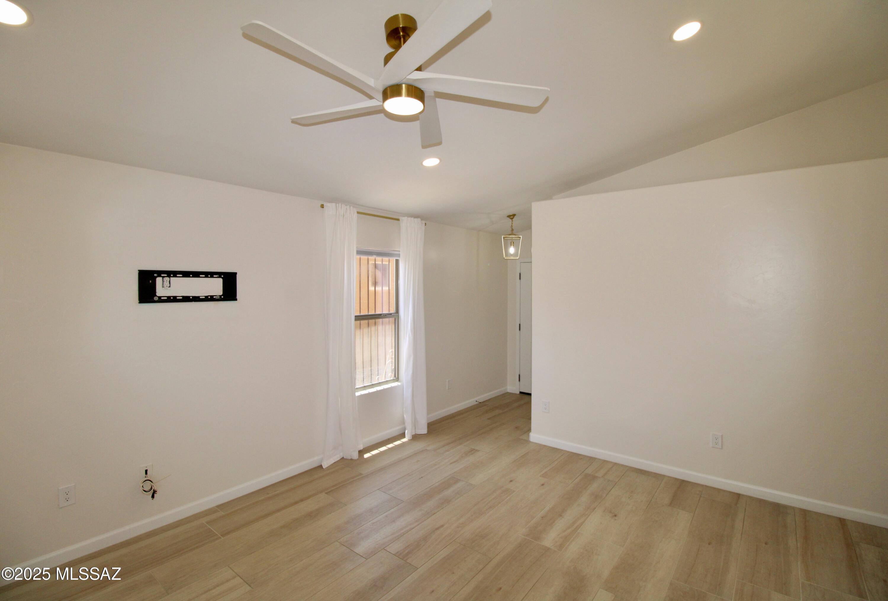 Tres Pueblos - Residential Lease