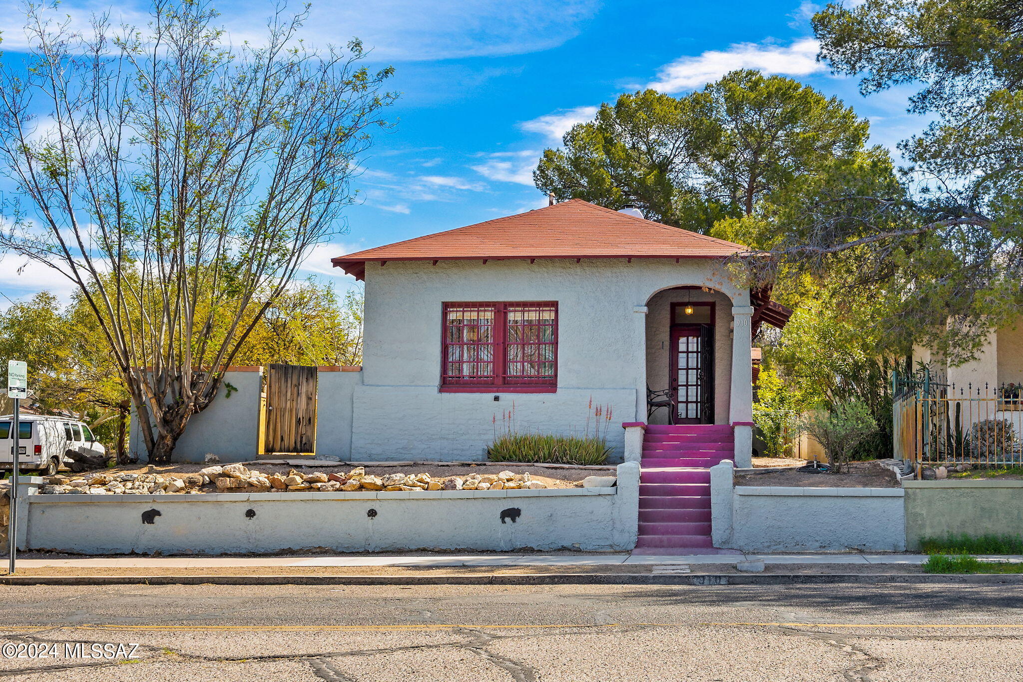Welcome to this charming bungalow located in the heart of central Tucson. This unique property with modern amenities and historic charm features a 1 bedroom and 1 bathroom house, as well as a separate studio perfect for a home office or guest suite. With its central location, you are just minutes away from Catalina Park, downtown Tucson, the University of Arizona, and all that historic Tucson has to offer.

This property is not only a cozy place to call home, but also a great investment opportunity. Don't miss out on the chance to own a piece of Tucson history in this prime location.