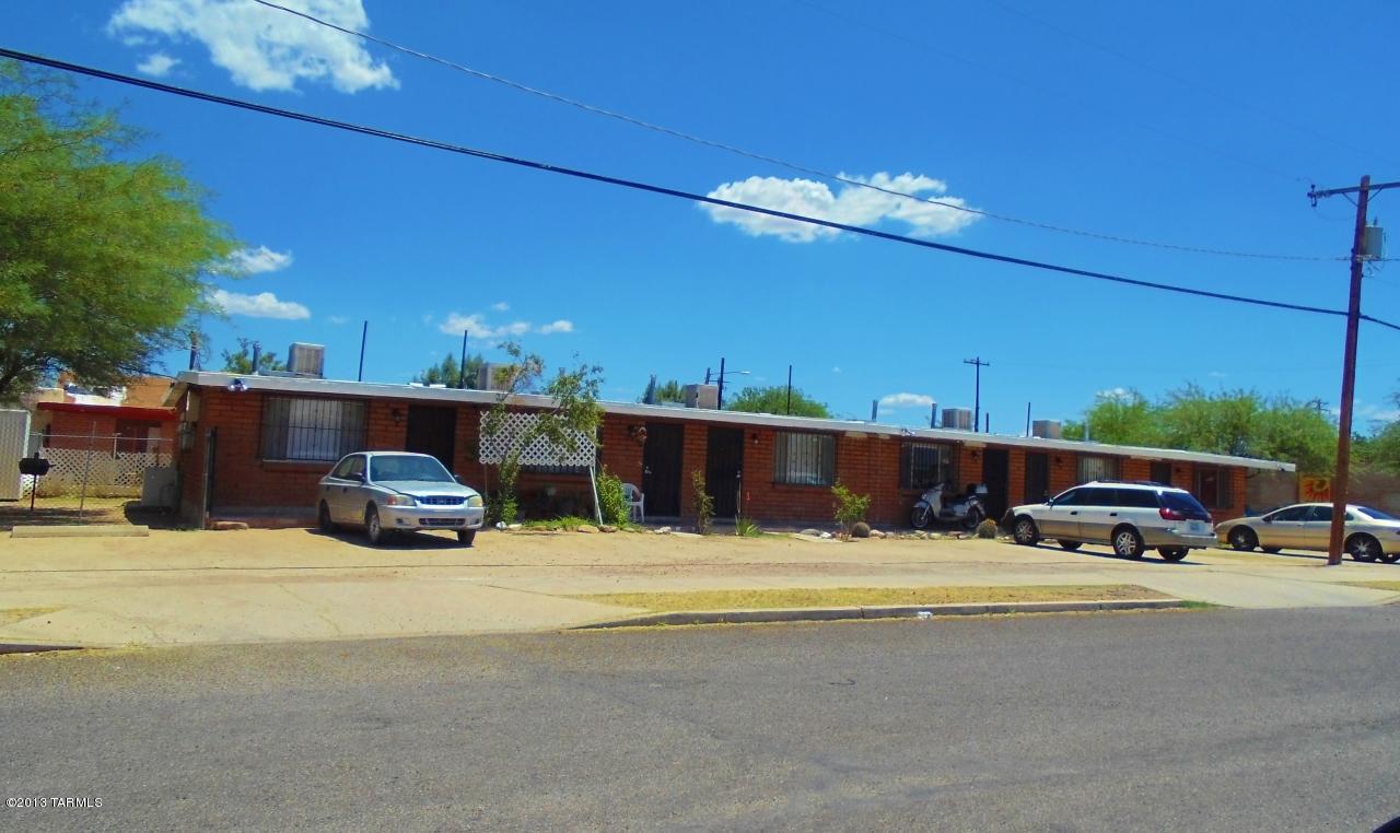 Great opportunity for good cash flow with this well built, PRIDE of OWNERSHIP adobe 6-plex with park like fenced in picnic area, common area BBQ and mature vegetation. All units were remodeled in 06/07 featuring new tile floors,new kitchen cabinets,new appliances and counter tops, good sized bedrooms with huge walk-in closets and full bathrooms. Light and bright open floorplan, Independent heating & cooling and plenty of parking.  Security fencing and lighting.  Excellent tenant retention, many having been there for years!  Figures shown are a combination of proforma and actual.