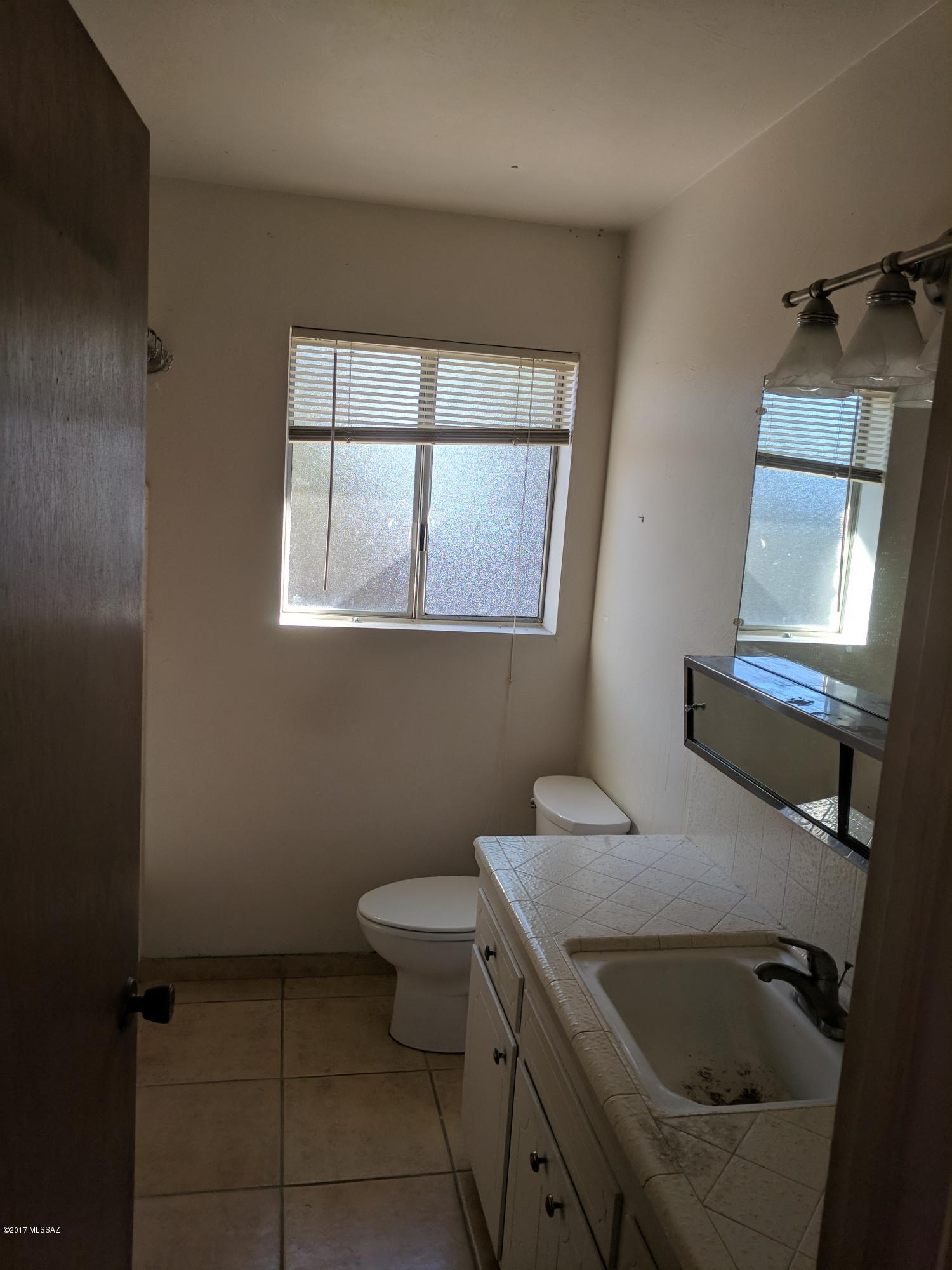 Fort Lowell Estates - Residential Lease