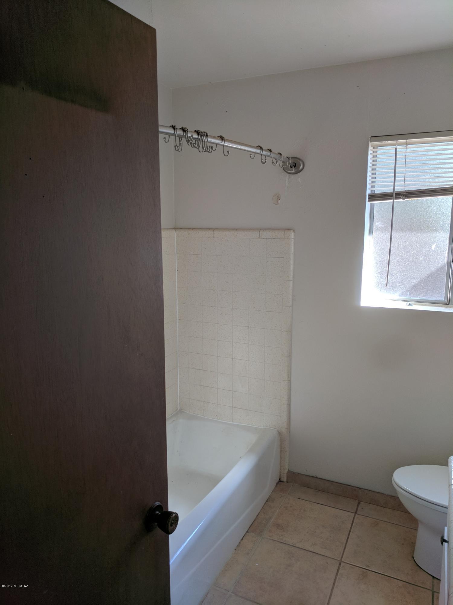Fort Lowell Estates - Residential Lease