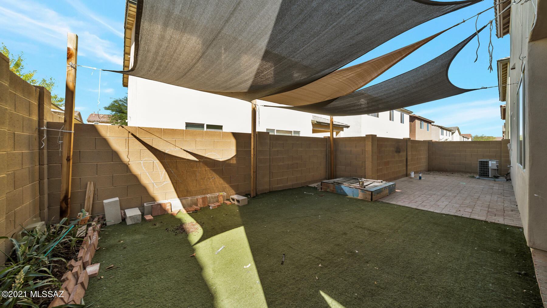 Presidio De Madrid (1-139) - Residential Lease