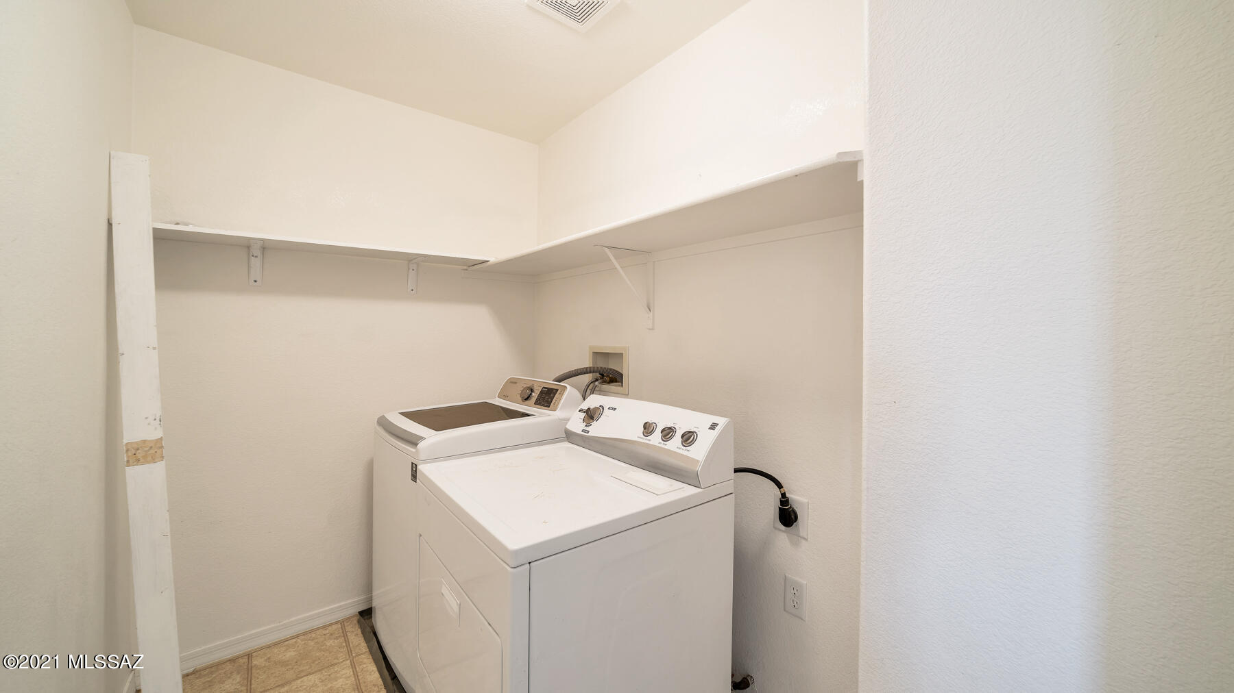 Presidio De Madrid (1-139) - Residential Lease