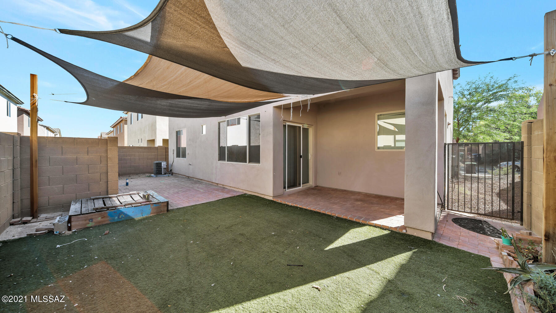 Presidio De Madrid (1-139) - Residential Lease