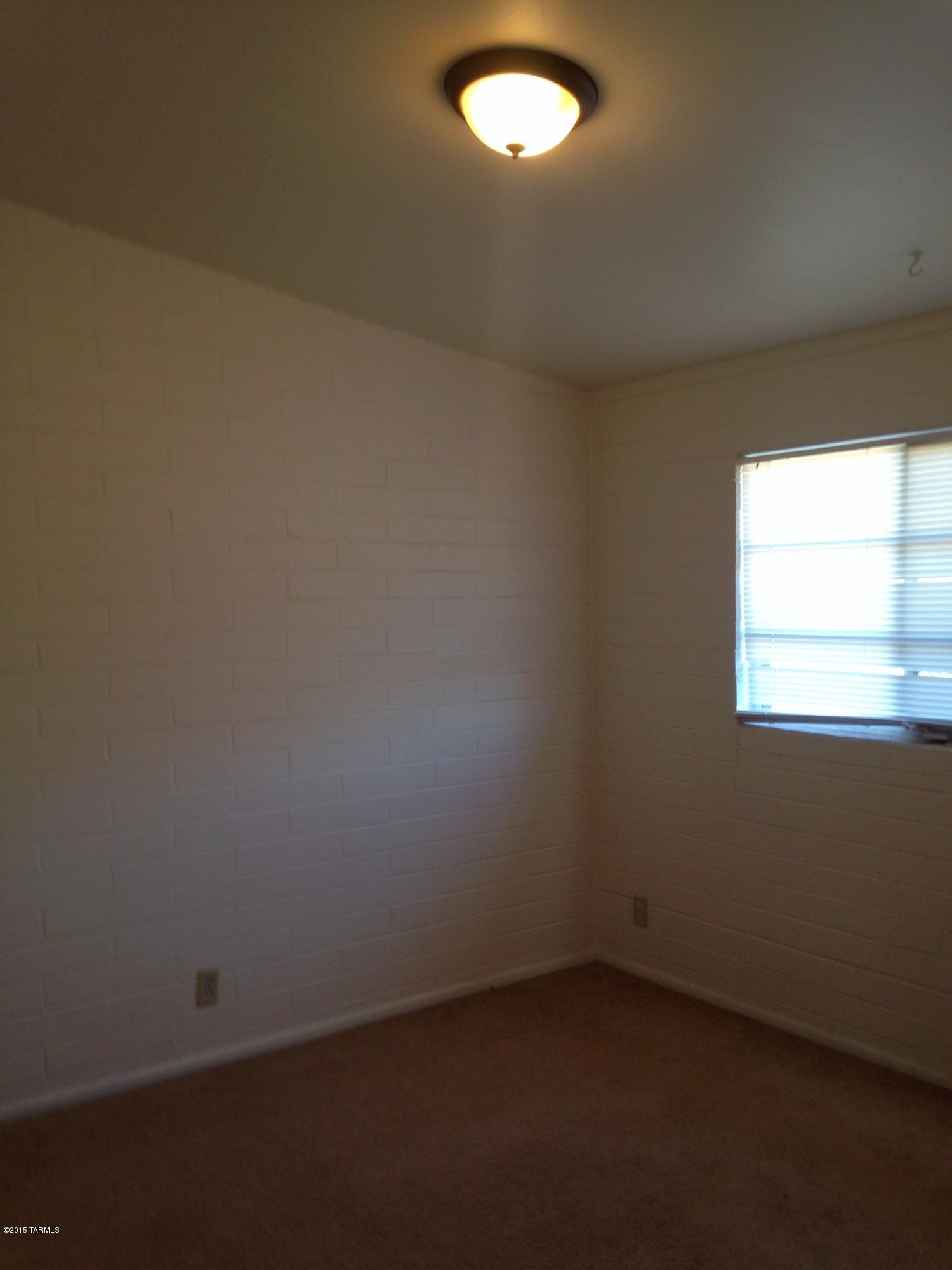 Catalina Poultry Acres NO 3 - Residential Lease