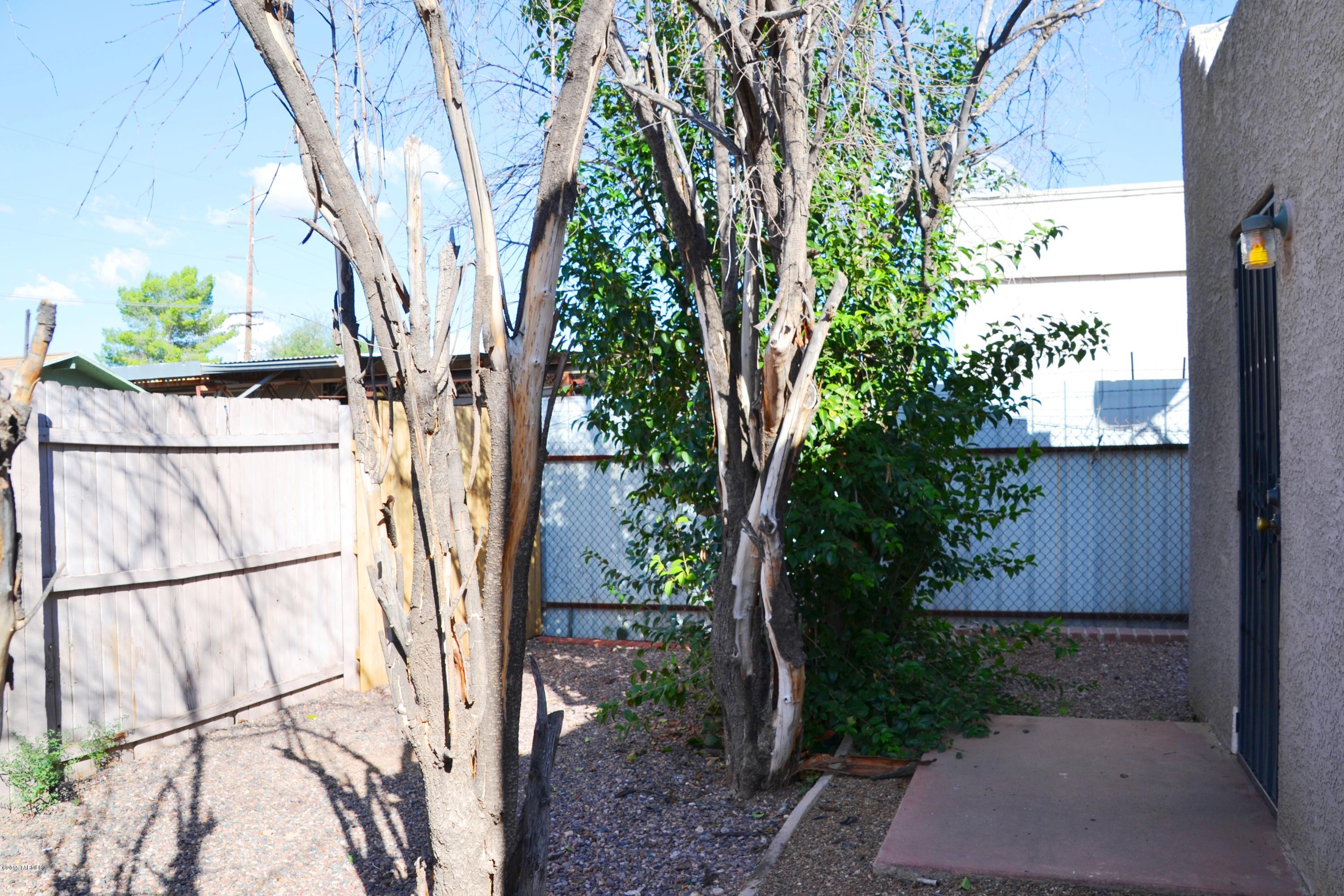 Lincoln Park - Residential Income