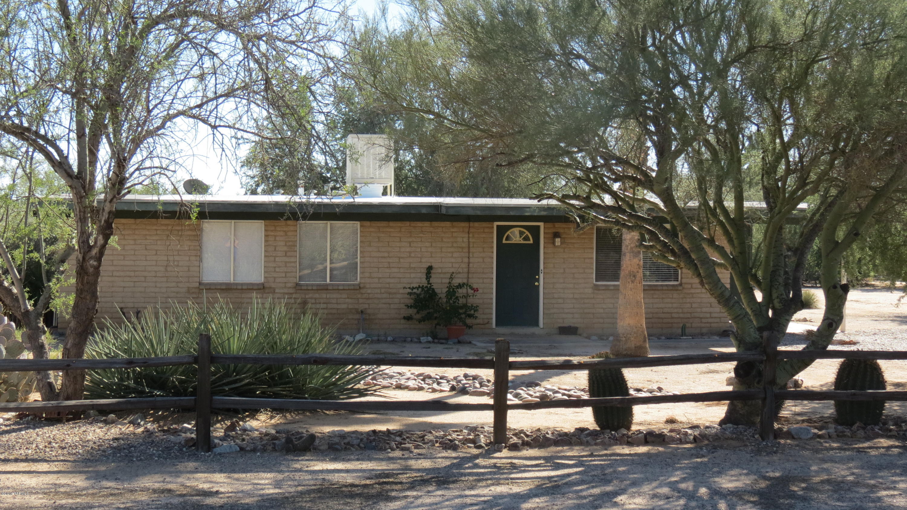 This 3 bedroom 2 bath home is located on 1.05 acre lot, offers lots of privacy and excellent mountain views. This property has great room design, open kitchen, covered patio, this home will be clean and ready by 11/14/16.
