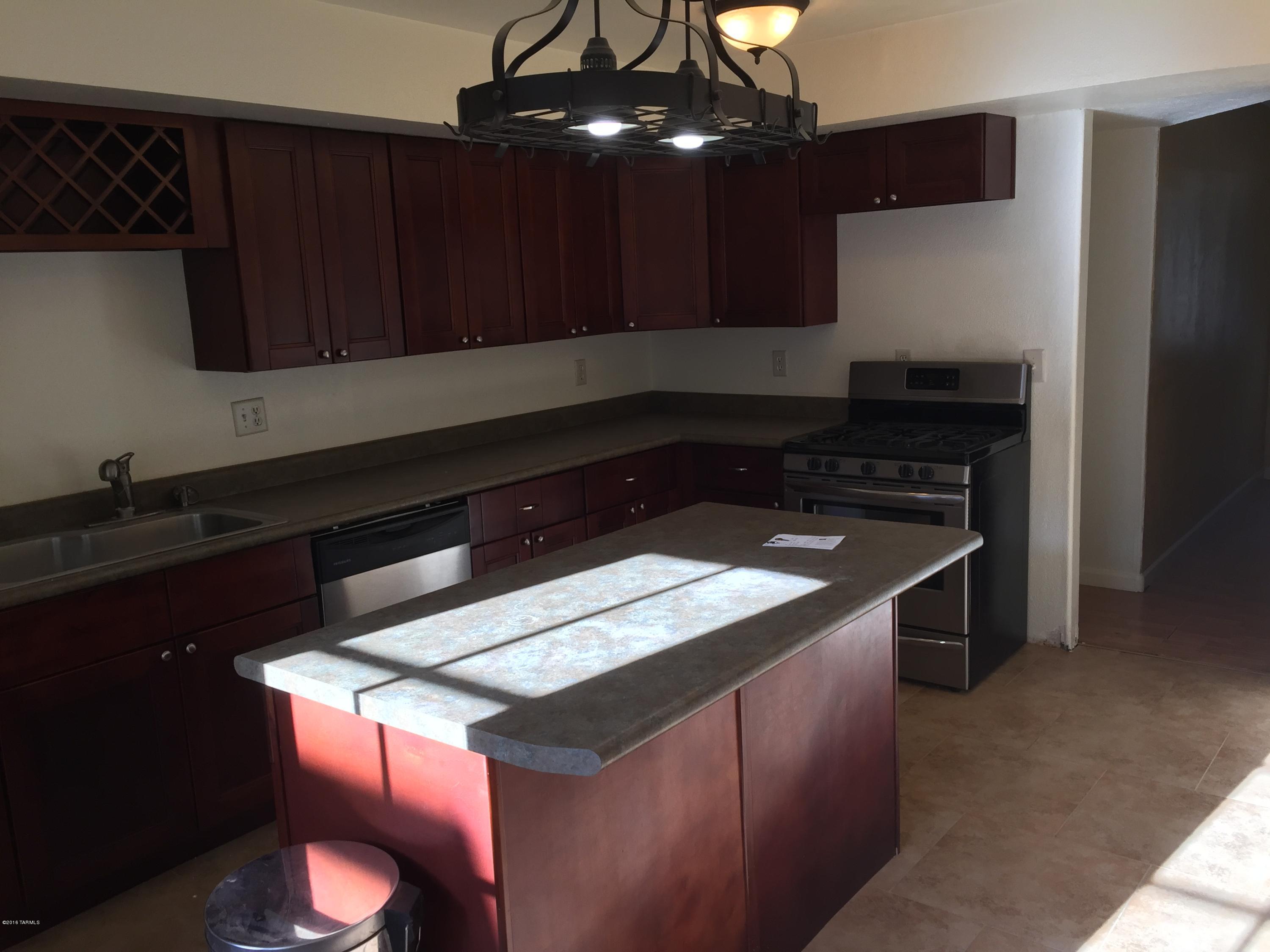 Los Olivos Est II (25-84) - Residential Lease