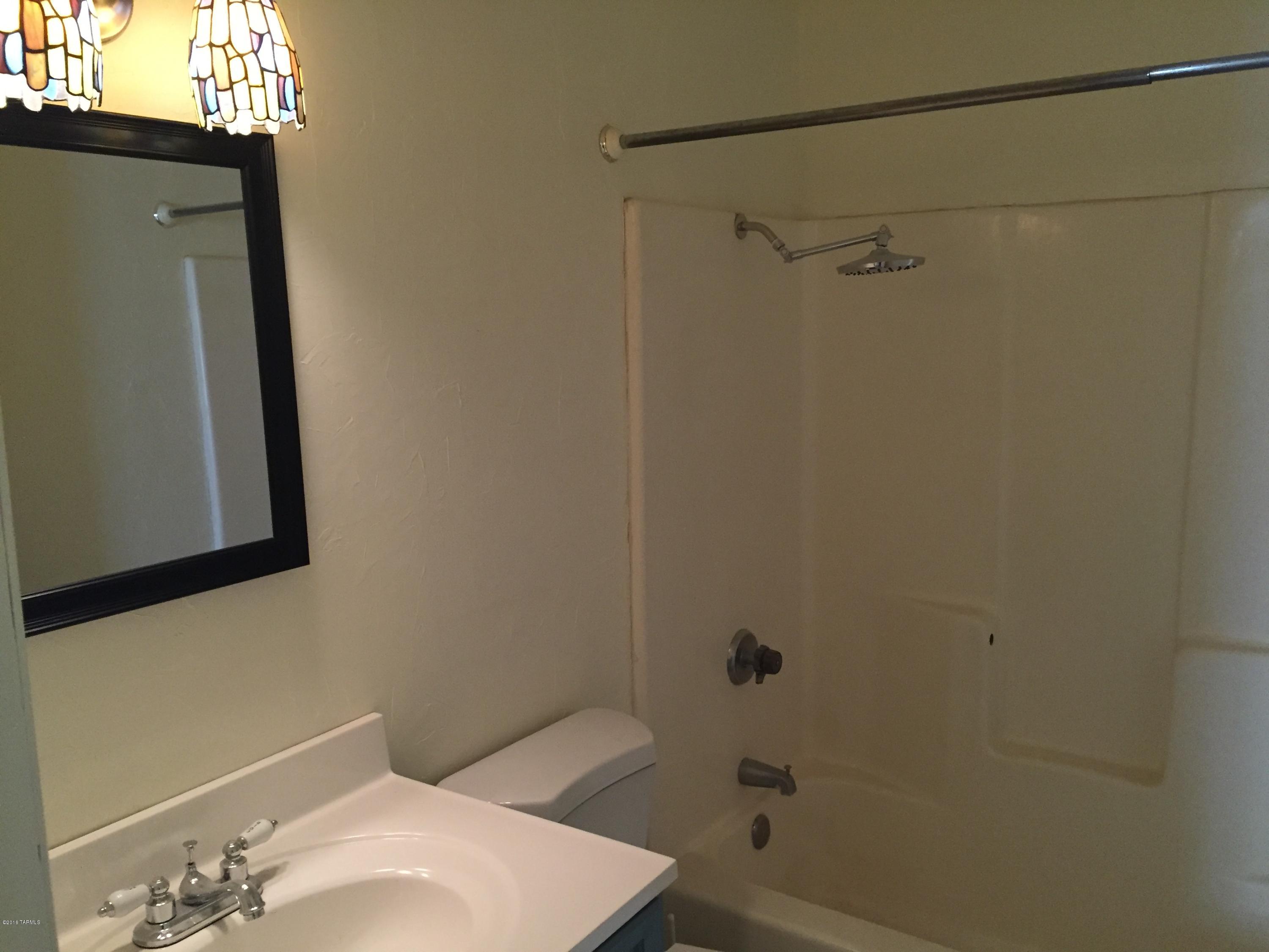 Los Olivos Est II (25-84) - Residential Lease