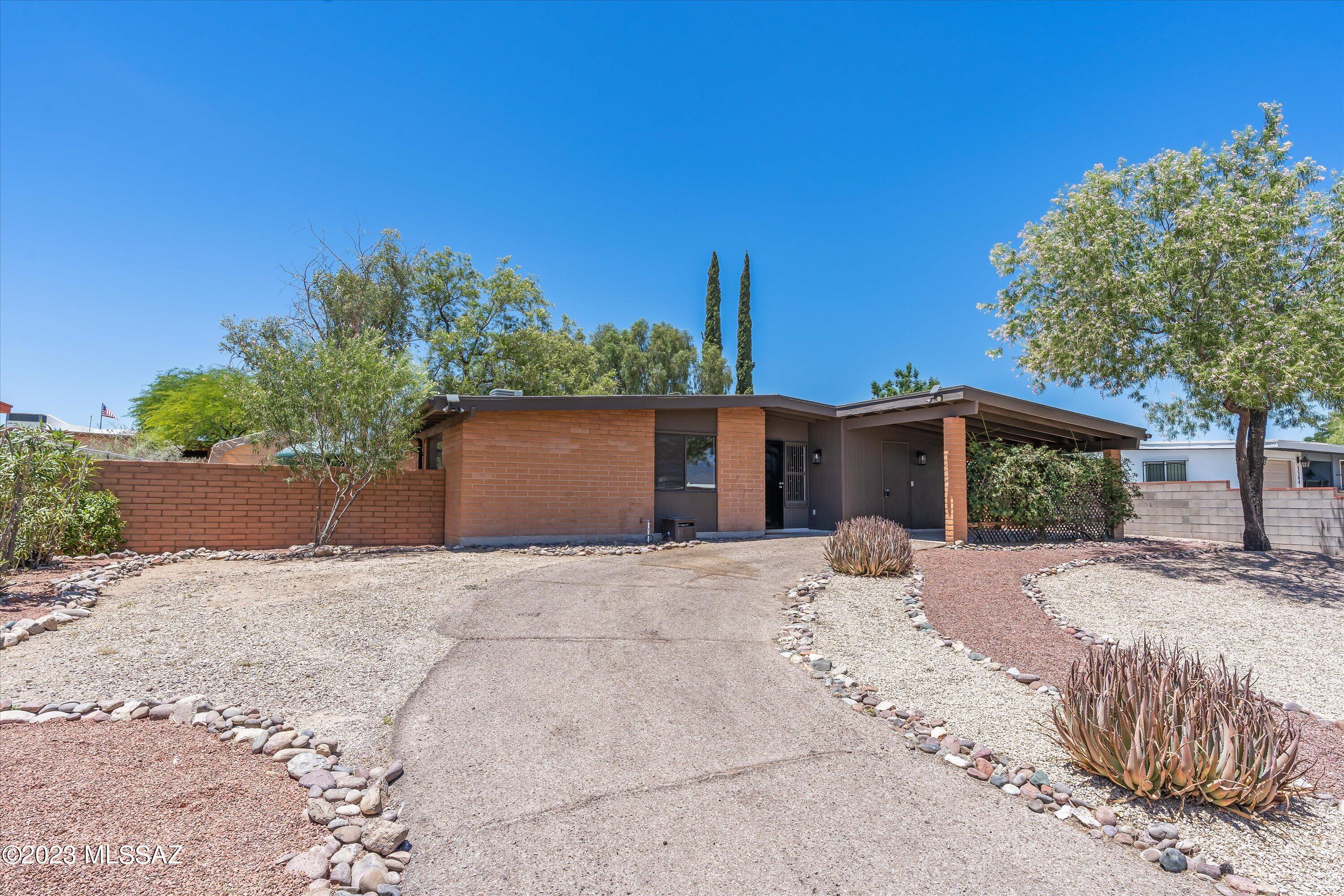 Range Priced. Seller will accept/counter offers between 278K & 293K.  Beautifully updated Ranch Home., Nicely situated between Lakeside & Lincoln Park, which are full of amenities.  3 bedroom/2 bath home is sure to delight.  Gorgeous Kitchen with knotty pine cabinets, granite counters, spacious island, & newer appliances too.  Off the kitchen is an AZ room that spans the width of the home.  Bathrooms have been updated with splendid vanities & tiled surrounds in the tub/shower areas. Home has been Freshly Painted throughout & brand-new carpet in the bedrooms.  Tiled floors in all other areas.  Block wall was recently added, all duct work has been redone & the roof was just recoated.  Backyard is spacious & includes a rain collecting cistern & covered storage area.  THIS IS IT!