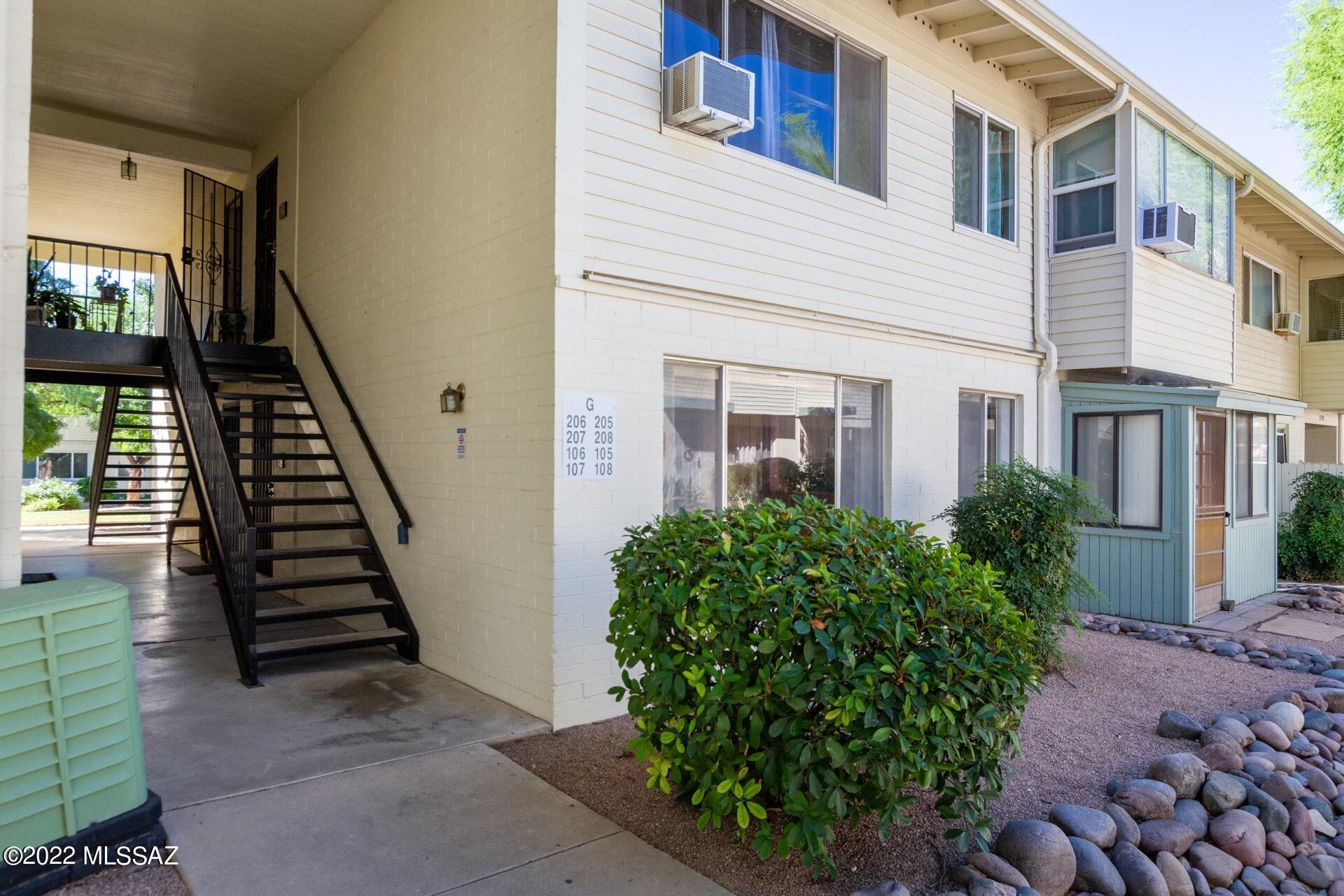 First floor unit in desirable Echo Ridge 2 features new vinyl plank flooring, oak cabinetry in kitchen and bath. Updated tiled backsplash, newer Lennox HVAC system, ample space for storage, extra bonus room off primary, and northern exposure. Low monthly fee covers property tax, water, gas, refuse, sparkling solar heated salt water swimming pool, and more.
Updated, Clean, & Move in Ready!
Snowbirds Welcomed!