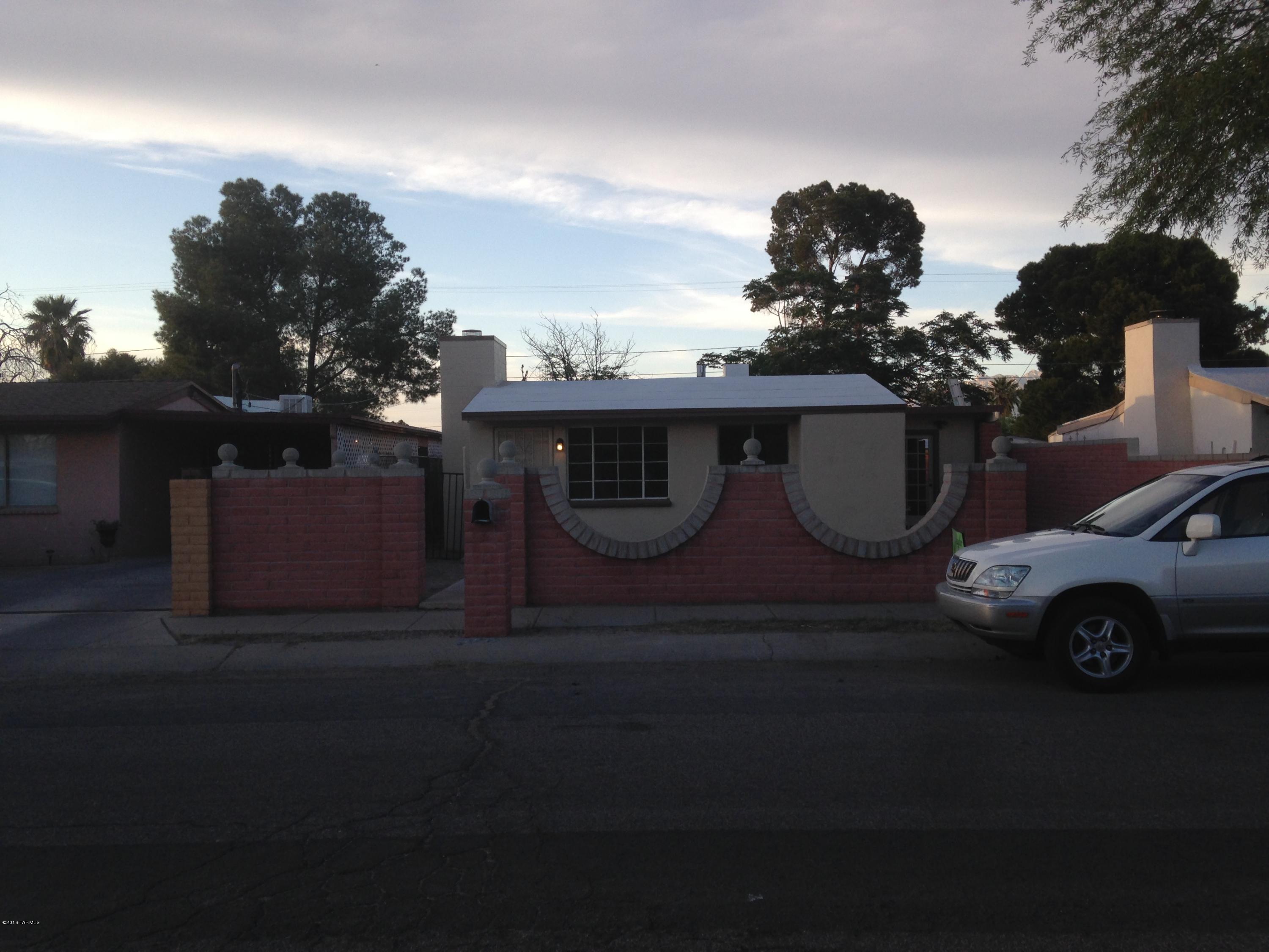 Nice Remodel, new AC heater , water heater. enclosed  laundry room . new carpets in bedroom ,ceiling fans , all new kitchen appliances, counter tops cabinets. remodeled baths. fireplace. No HOA ,split bedrooms.