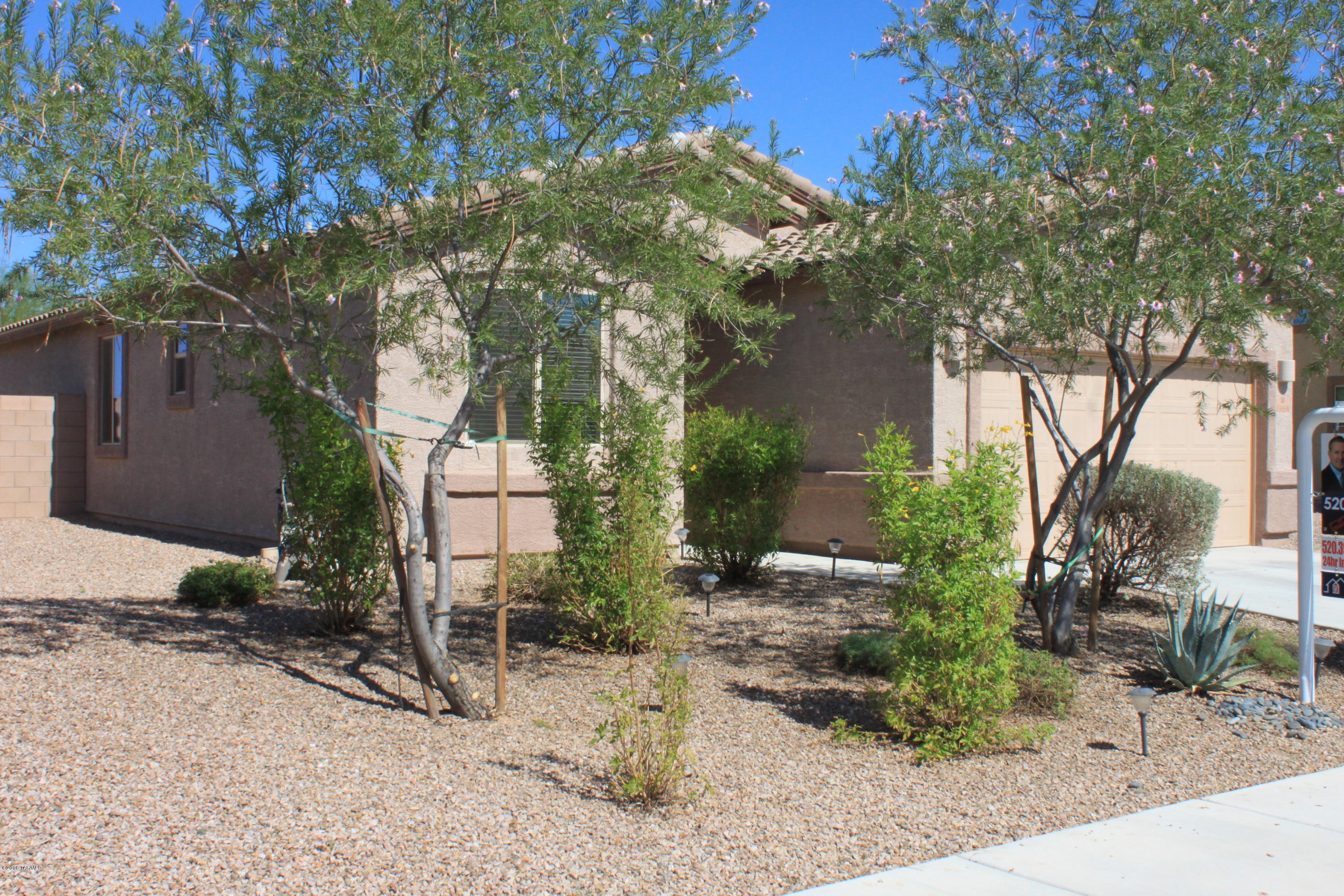 This gorgeous remodeled 3bd/2ba 1750 sq. ft home is situated on one of the largest lots in San Lucas with unobstructed mountain, city and sunset views. Home boasts a large den pefect for home office or extra bedroom, remodeled kitchen w/ granite countertops and upgraded stainless steel appliances, brand new carpeting w/ extra thick padding throughout, designer ceiling fans in every room, oversized air conditioner and huge backyard. Sellers recently rocked entire yard and painted interior of home w/ beautiful dual tone, neutral colors. This home is perfect!!