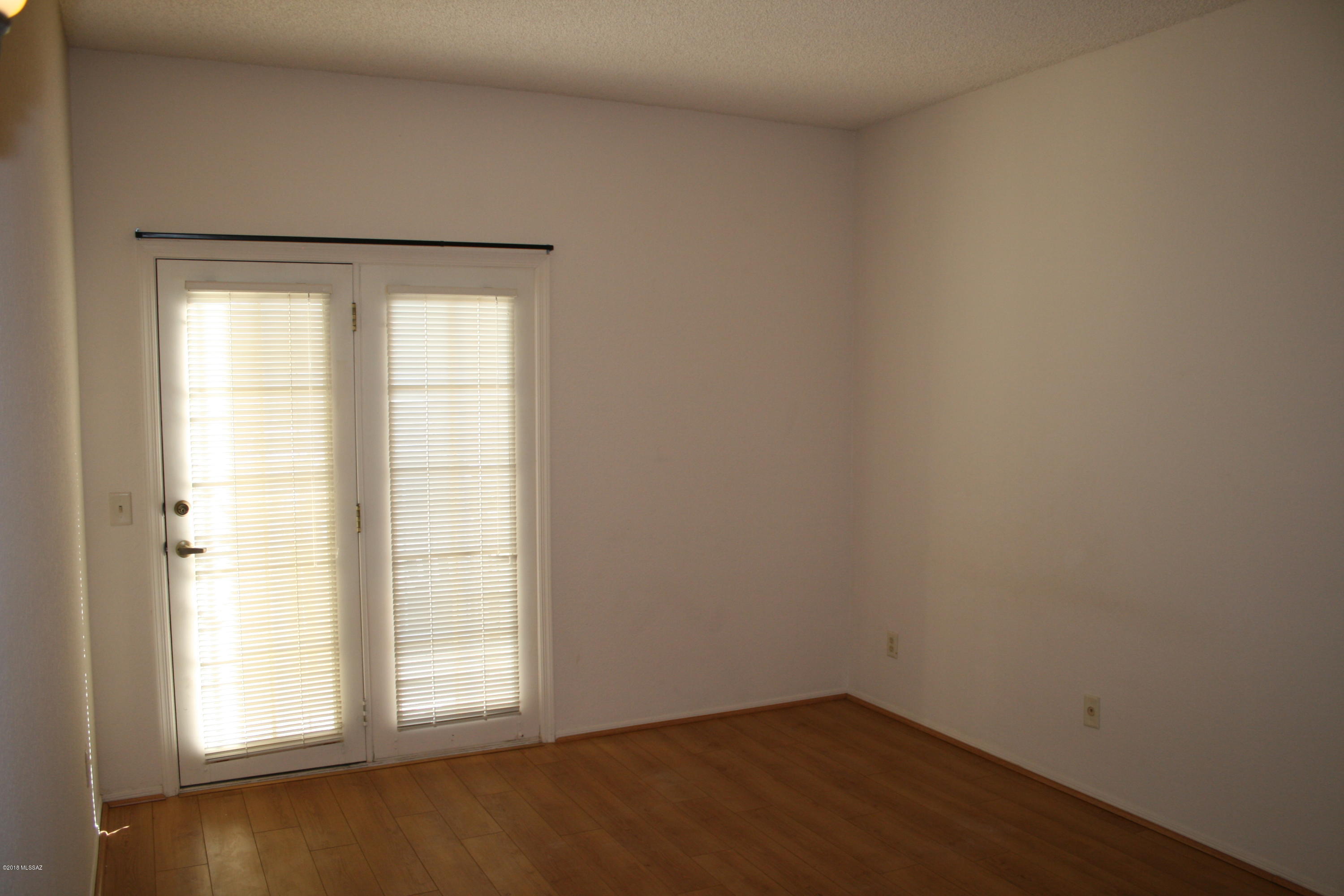 Twelve Hundred River Rd Condos - Residential