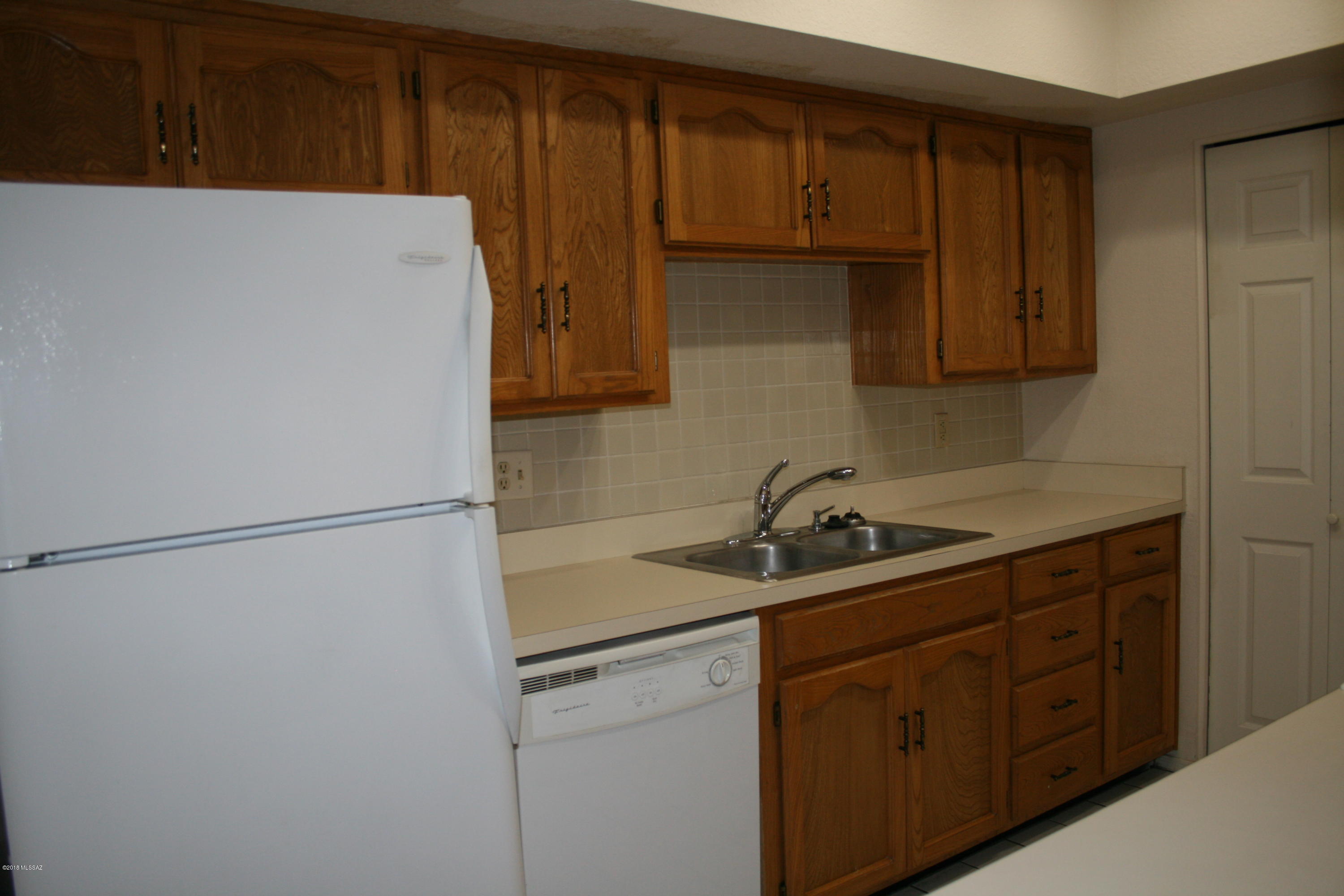 Twelve Hundred River Rd Condos - Residential