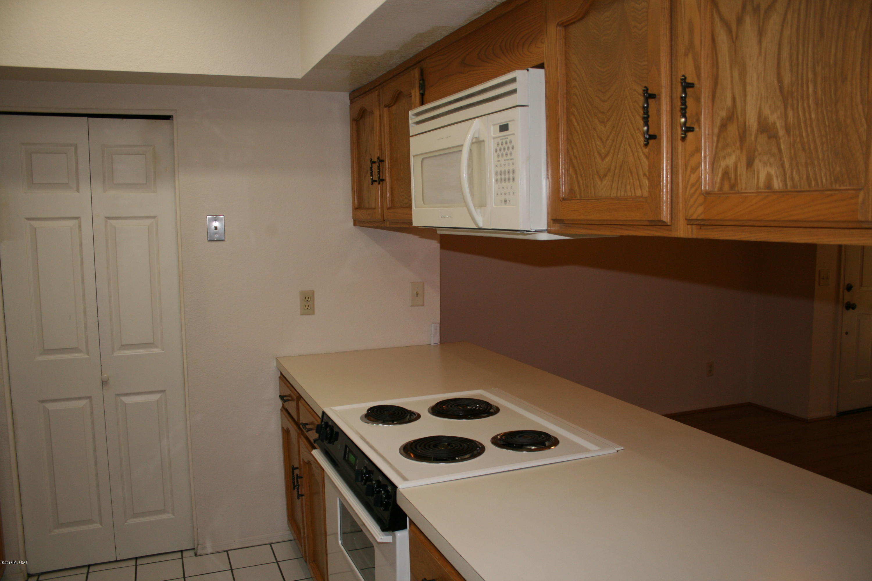 Twelve Hundred River Rd Condos - Residential