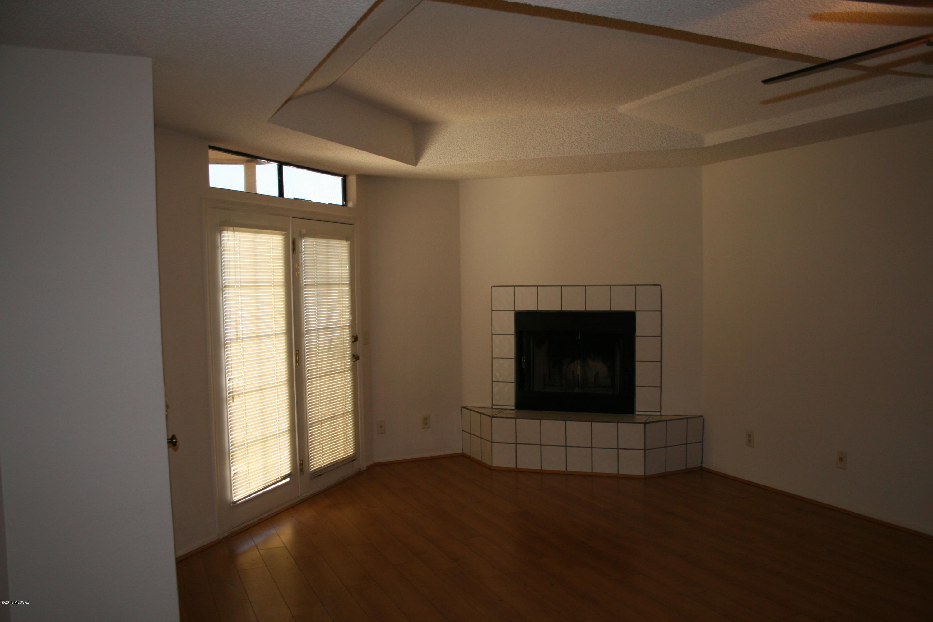 Twelve Hundred River Rd Condos - Residential