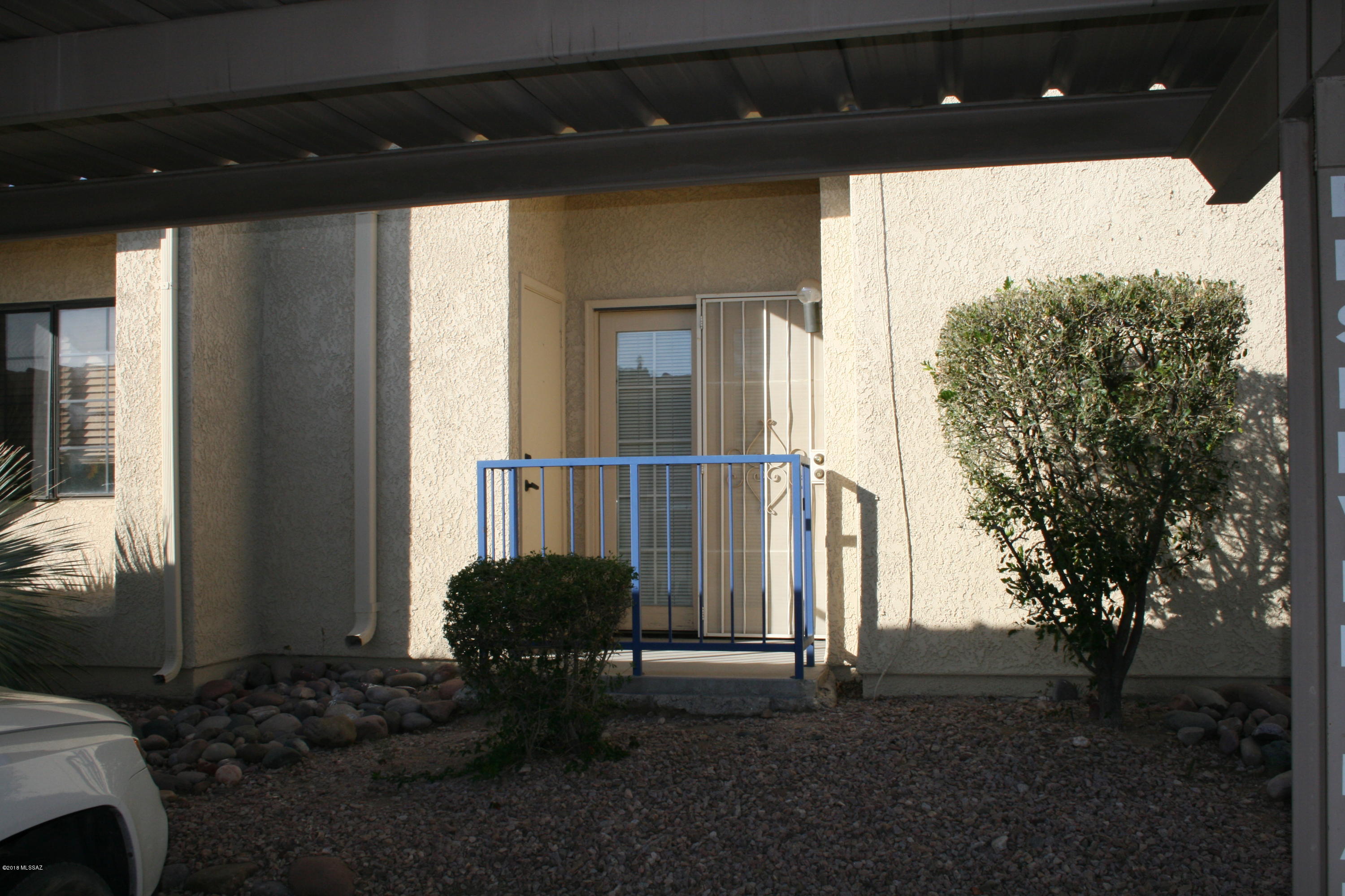 Twelve Hundred River Rd Condos - Residential
