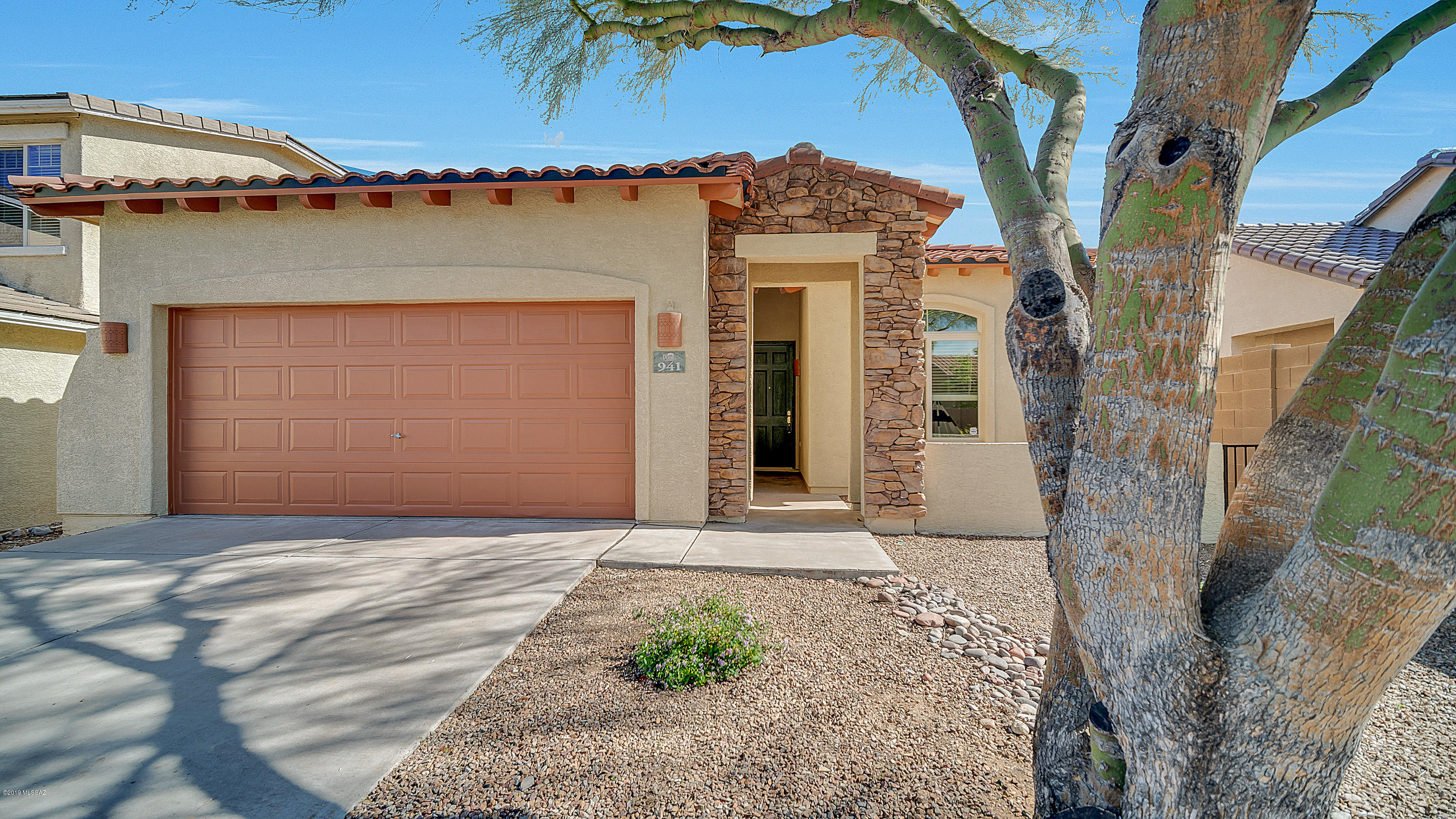 Single level home in Rancho Vistoso with great views. This 4 bedroom 2 bath home backs up to the wash with no neighbors behind. Great location close to schools and parks. The Interior and garage have a fresh coat of new paint.