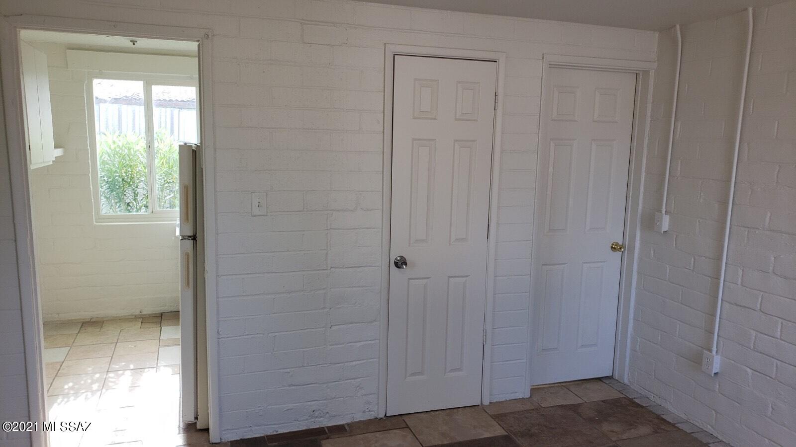 Los Ranchitos - Residential Lease