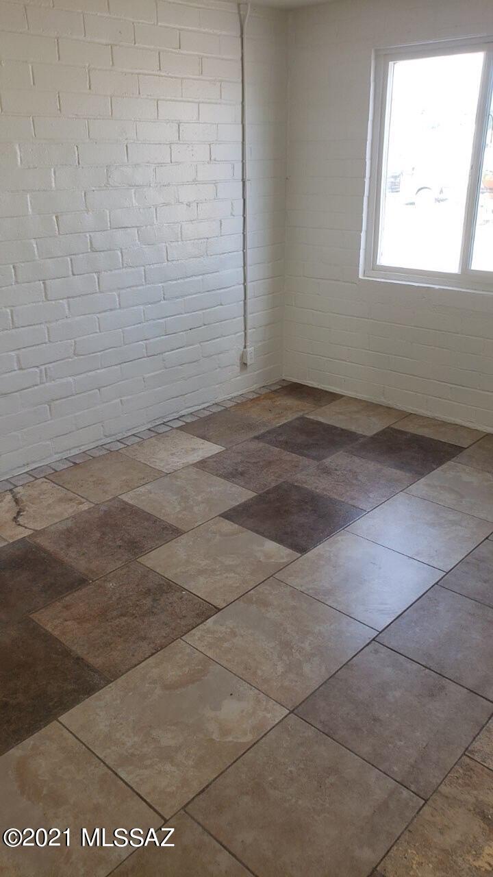 Los Ranchitos - Residential Lease
