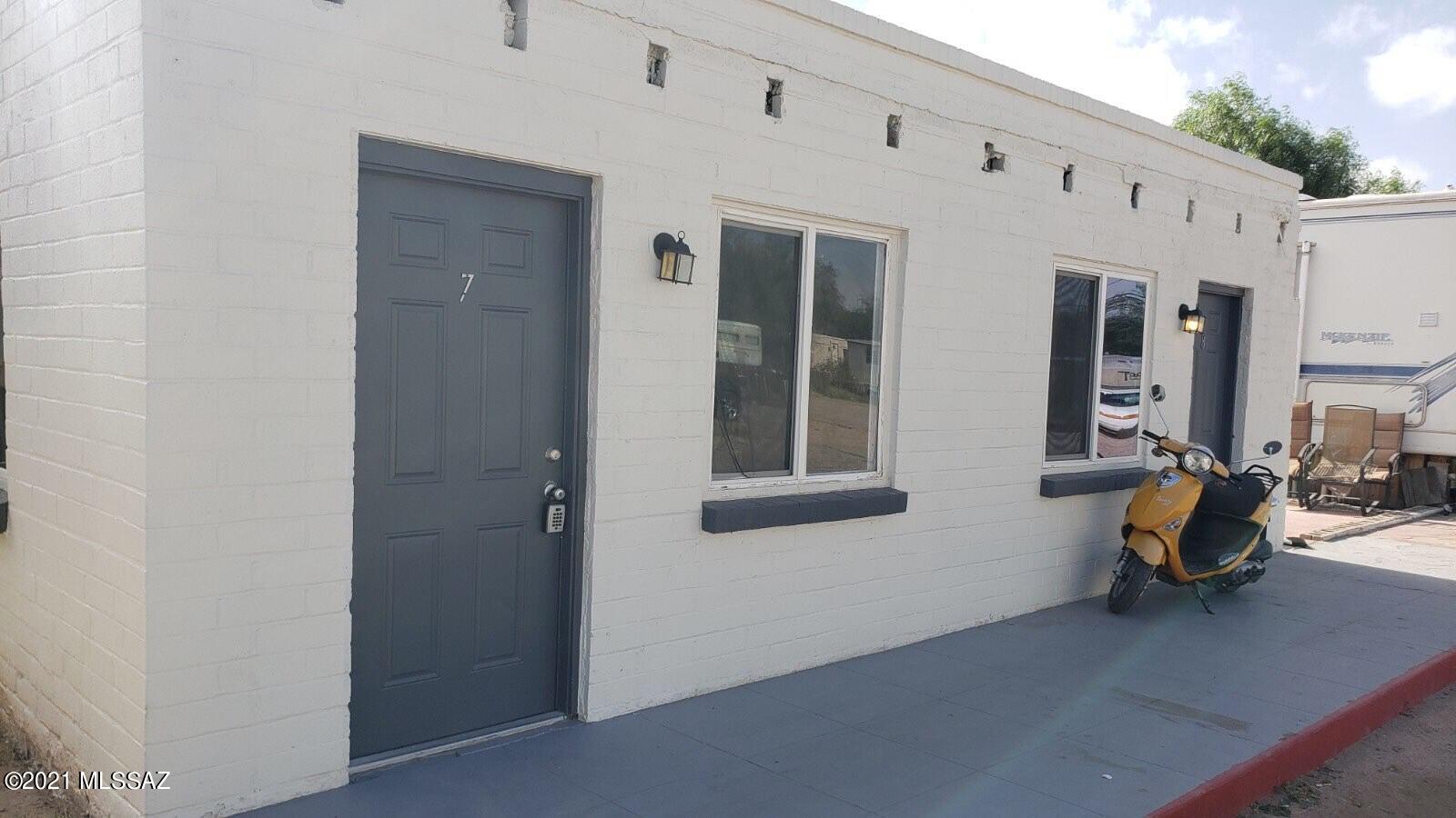 Los Ranchitos - Residential Lease