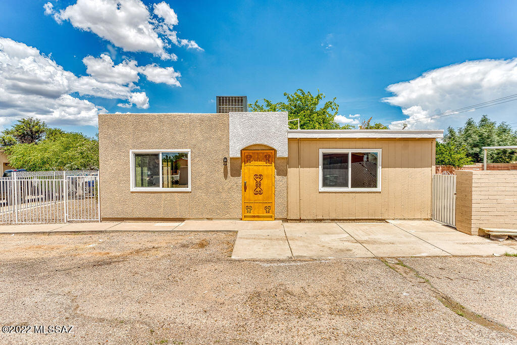 Wonderful fully remodeled home in the great Kino Meadows neighborhood! This territorial style treasure is nestled in a great corner lot with lots of curb appeal. The interior is brightened from the new double pane windows. It also boasts wood like ceramic tile in a chevron pattern. The home has an open concept which  flows seamlessly. The spacious living room has plenty of space to spend time with the family. That Segway's perfectly into the dinning room area. From there you have the gorgeous white kitchen with pretty backsplash & sparkling granite countertops for the chef at home. You'll also find extra storage in the island which extends into a convenient breakfast nook. The master bedroom has been enlarged to make it ample. Additionally it has a full bathroom that is perfect to unwind. The M/B also has an exterior door that leads to the extensive backyard. It is perfect for hosting with guests and letting the kids roam free. You'll also find a large storage, a brand new water heater, fresh new gravel, & a gated carport. Don't miss out on this wonderful home!