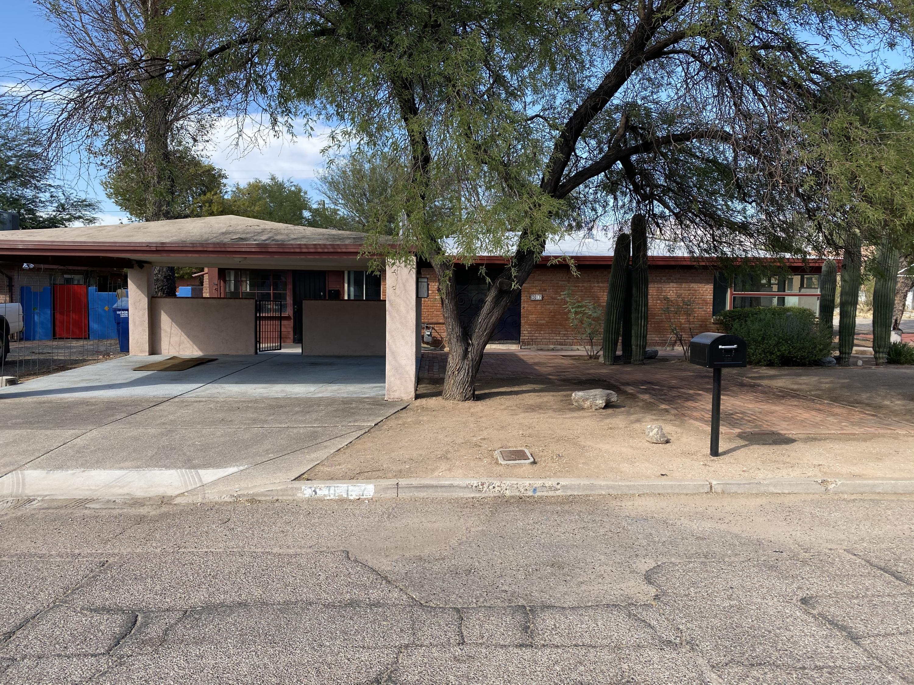 Welcome Home to the quaint and peaceful Loretta Heights Subdivision. Here you will feel like you stepped back in time yet within two miles of UofA and many of Tucson's modern, upscale Restaurants. Options are endless as you begin your new renovation on this piece of History. Original layout consists of spacious living areas, a courtyard and private diving pool.