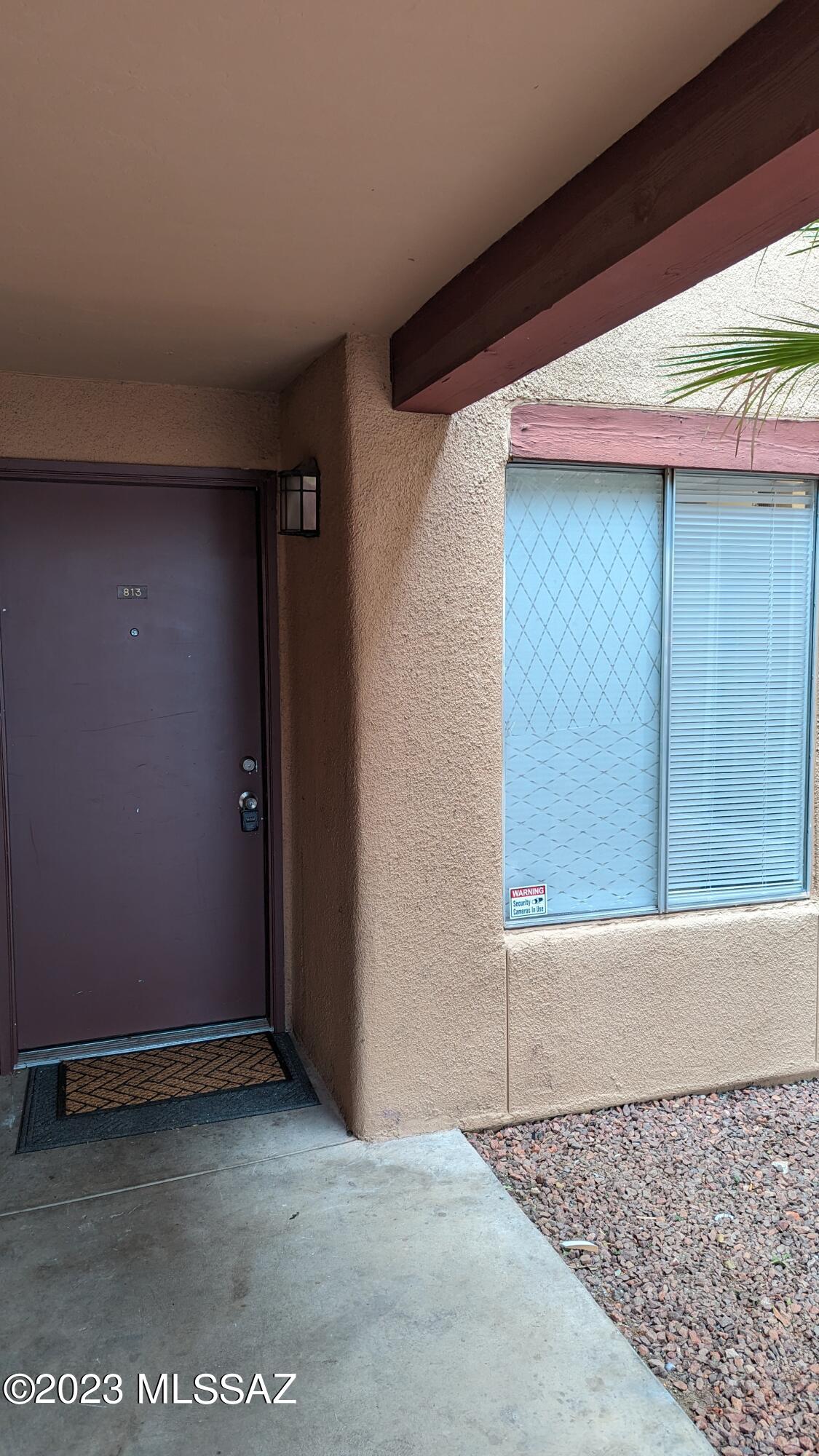 This rental consist of 2 bedrooms and 2 bathrooms located in a gated community, with ceramic tile and wood vinyl floors, dishwasher, private patio, outdoor storage closet. Close to transportation ,dining, mountain bike path and 7 minutes away from the University.