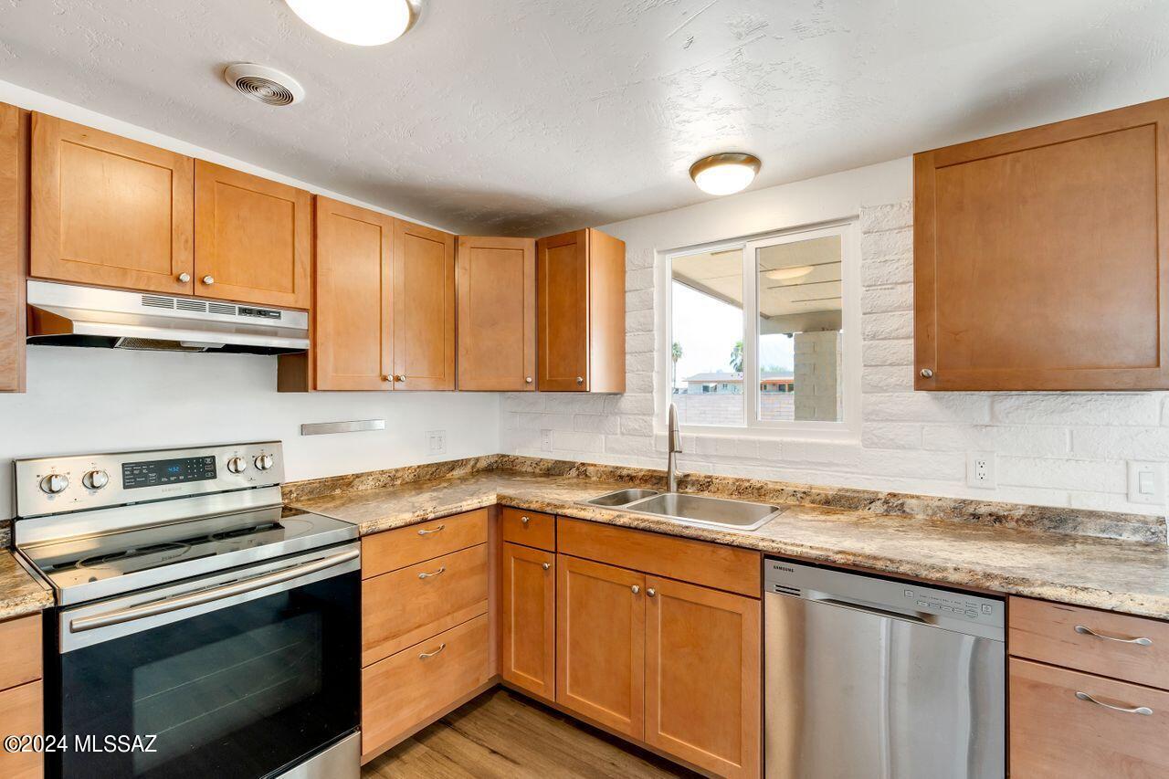 Casas Adobes Park (541-643) - Residential