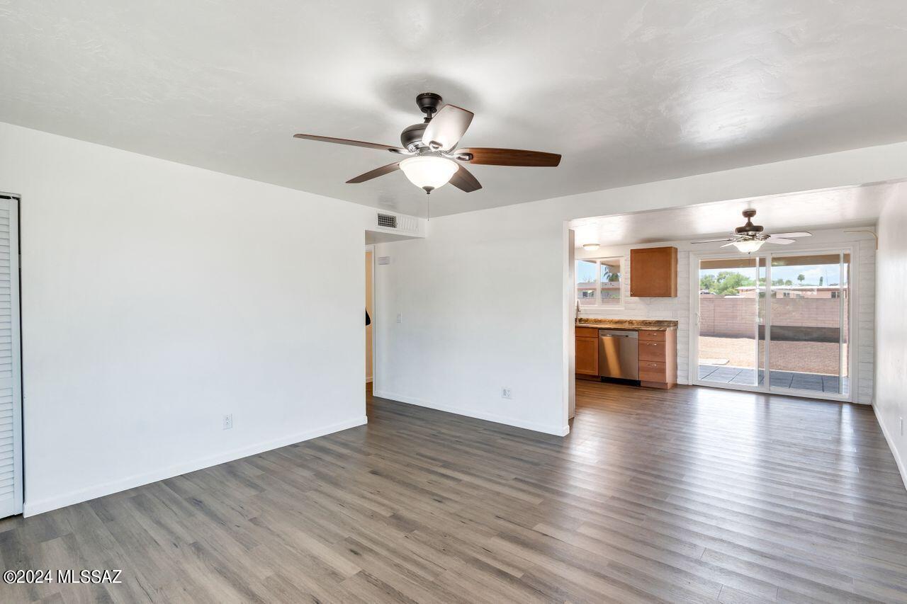 Casas Adobes Park (541-643) - Residential