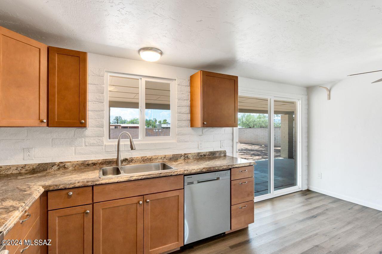 Casas Adobes Park (541-643) - Residential