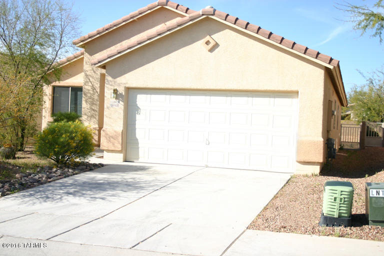 Built in 2002. Great Family home, separate Family Rm, neutral colors, high ceilings through-out, W/D & Refrigerator. Close to mall, Pima NW Campus & neighborhood YMCA, fenced yard, covered patio. Washer/Dryer as-is. Pets are subject to approval. ***RENTAL RATES REFLECT A $65 CONCESSION FOR TENANT'S AGREEMENT TO CHANGE HVAC FILTERS MONTHLY. RENTAL RATES ARE $65/MO HIGHER THAN STATED W/O CONCESSION.***
