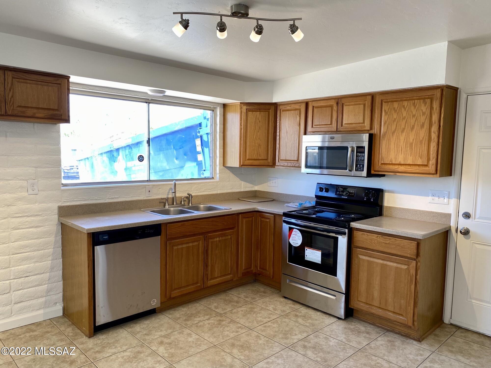 Broadway East (1-112) - Residential