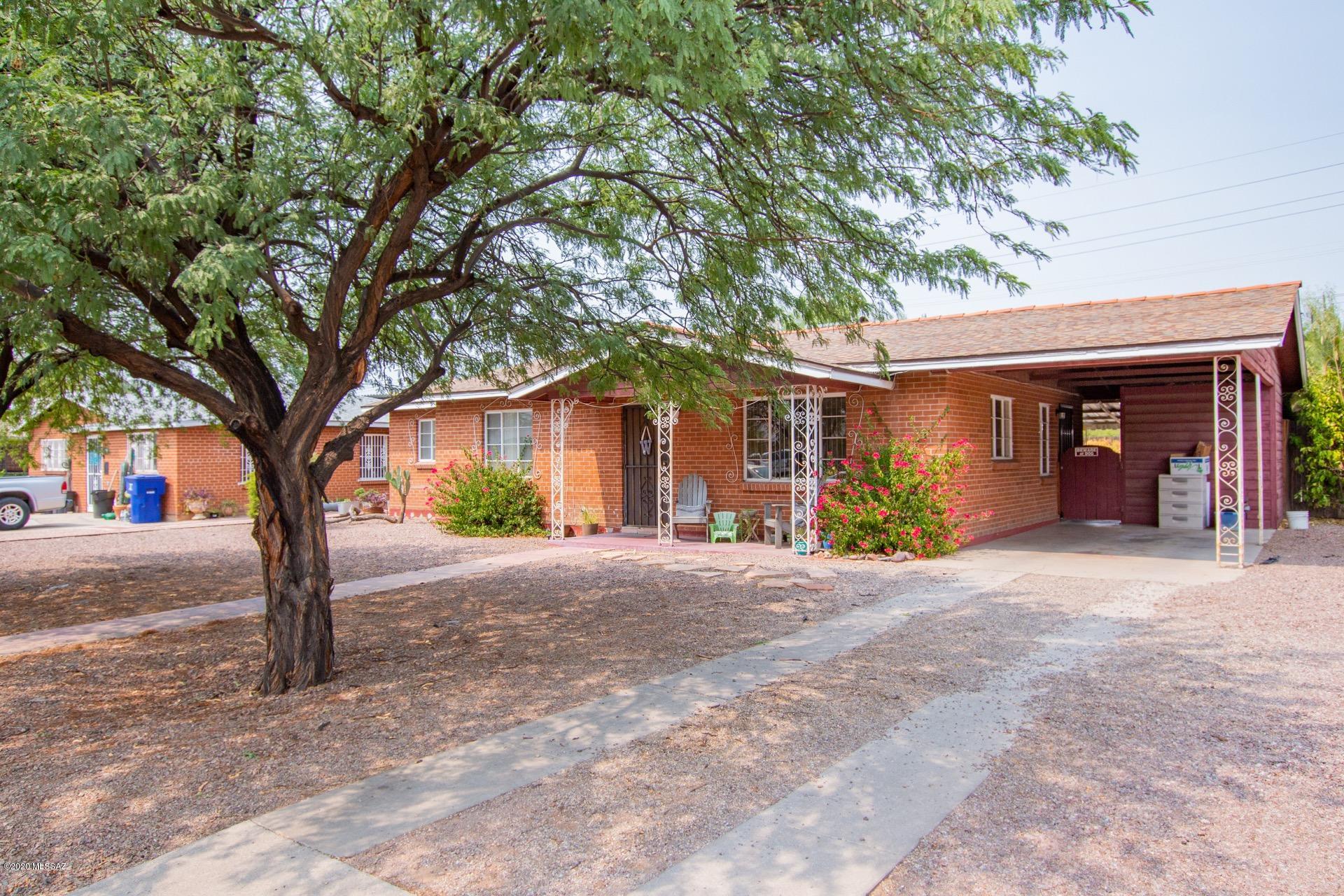Country Club Manor - Residential