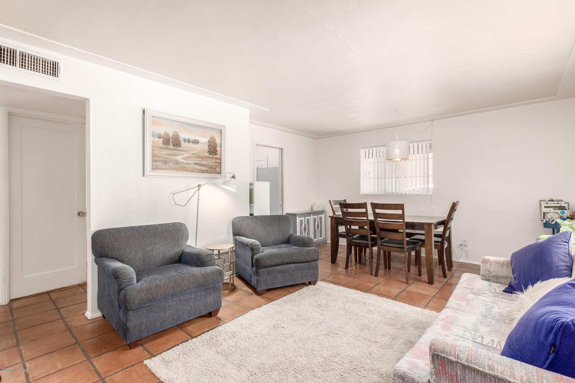 Country Club Manor - Residential