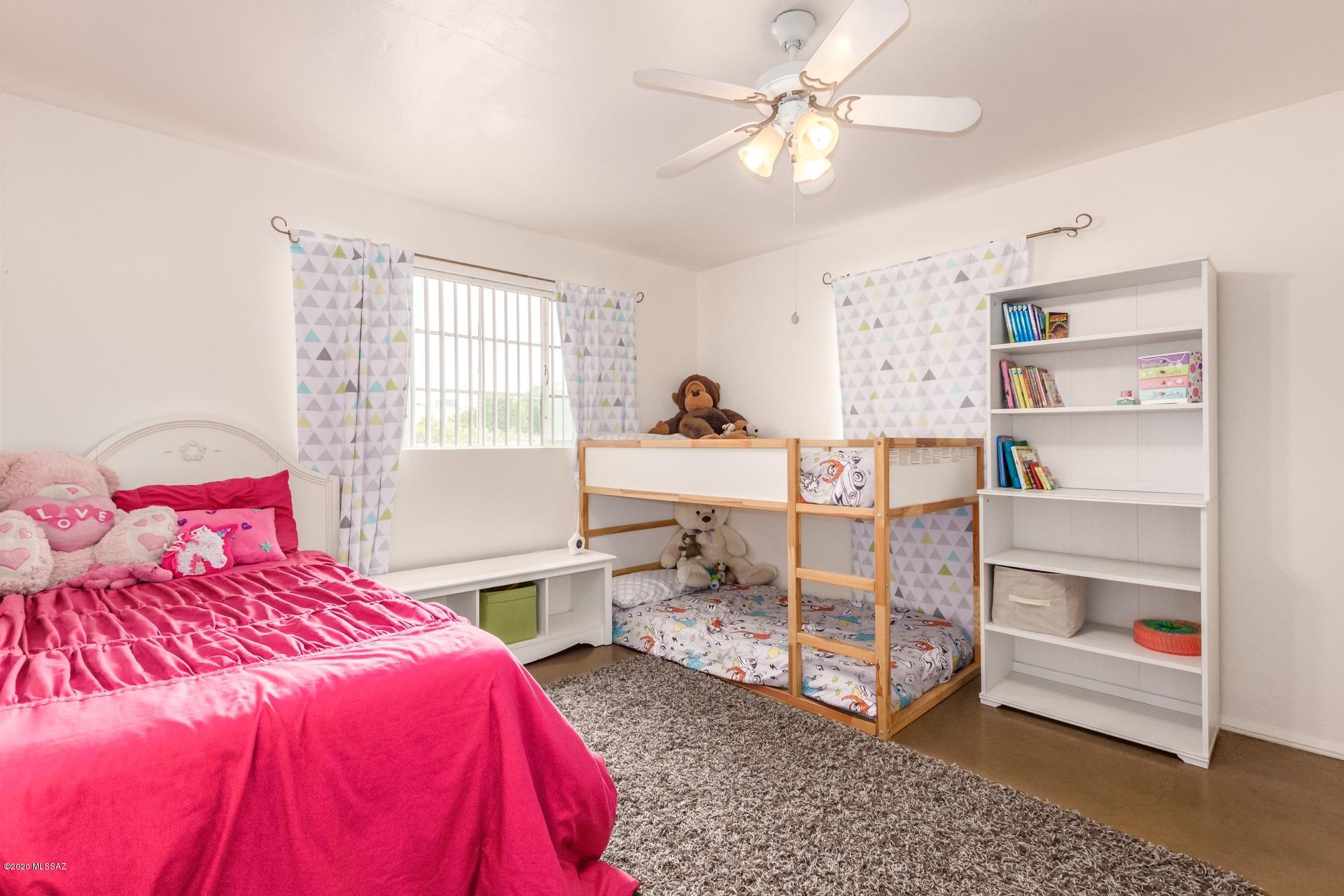 Country Club Manor - Residential