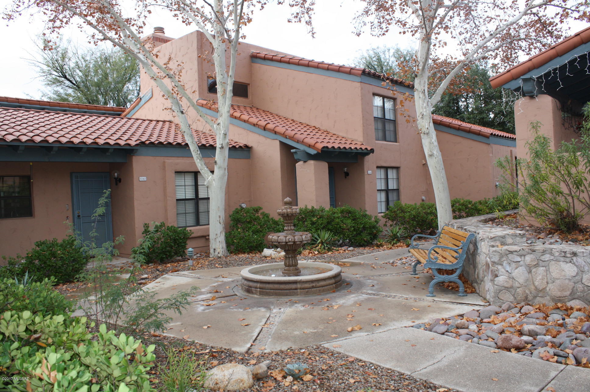 This charming Southwestern townhouse features saltillo tile flooring, open kitchen, high wood ceiling, spacious master suite, peaceful covered patio overlooking natural desert. The Ventana De Sabino community is conveniently located within walking distance to Sabino Canyon Park and features 2 community pools & spas, tennis courts, clubhouse, exercise facility and park-like grounds.