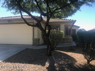 Beautiful 3 bedroom home in The Villages at Dove Mountain.  Master bathroom with dual sinks, garden tub, and separate walk-in shower.